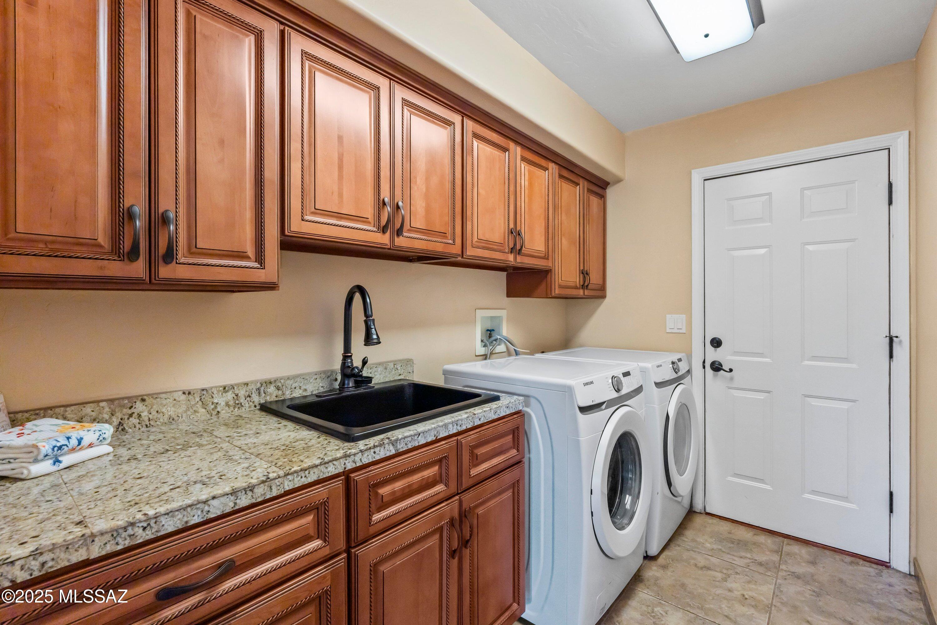 12801 N Kingair Drive