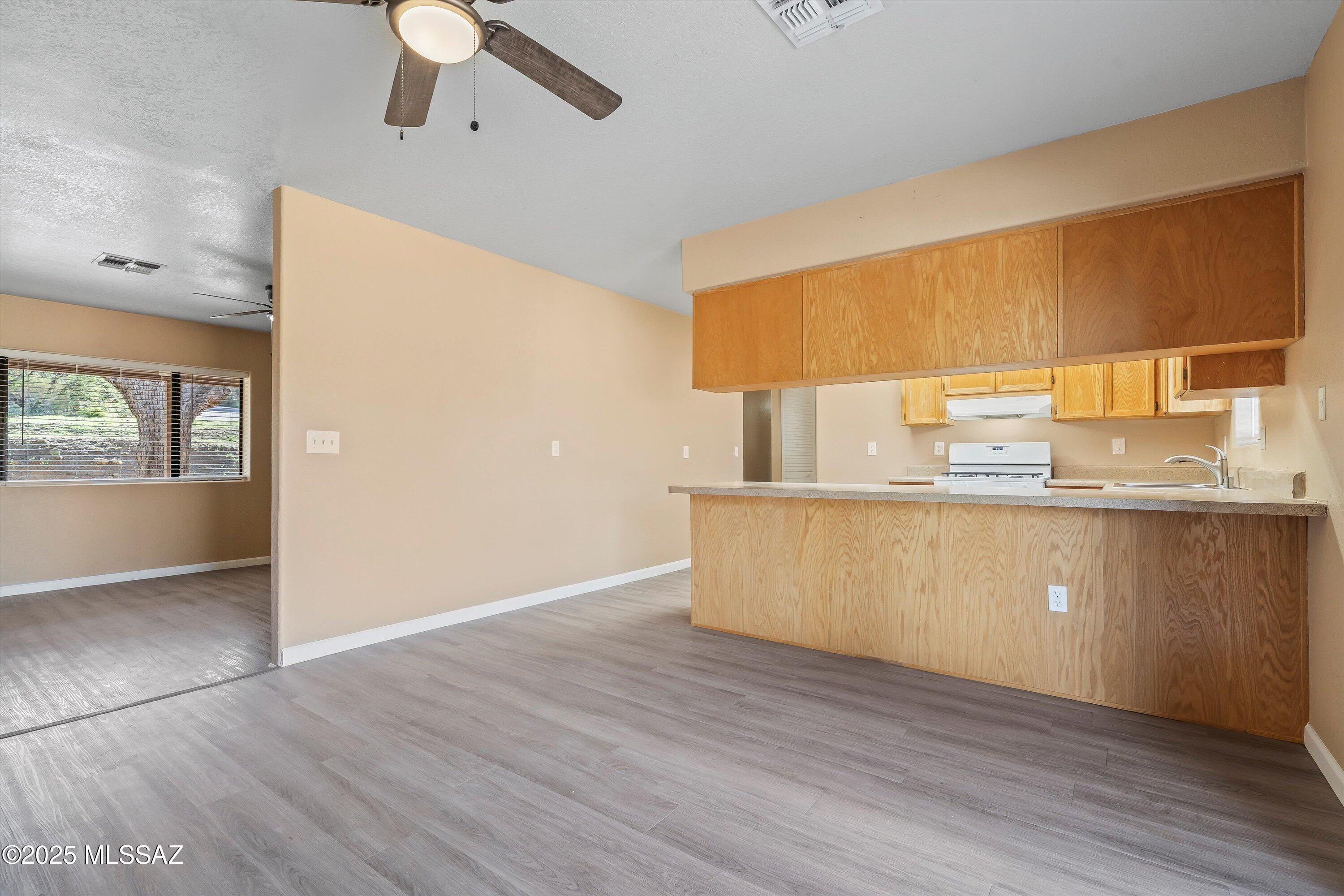 990 N Mountain View Drive