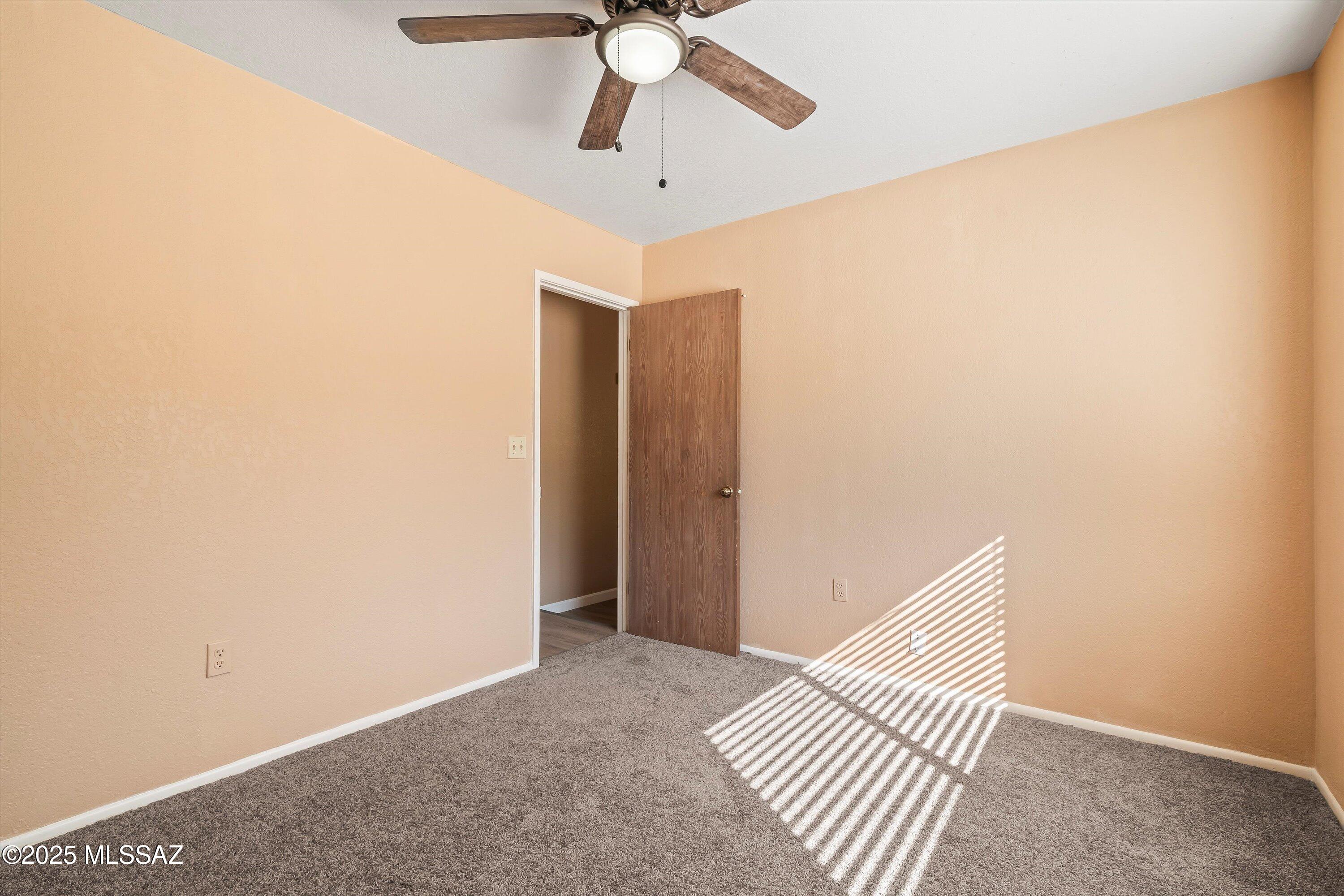 990 N Mountain View Drive