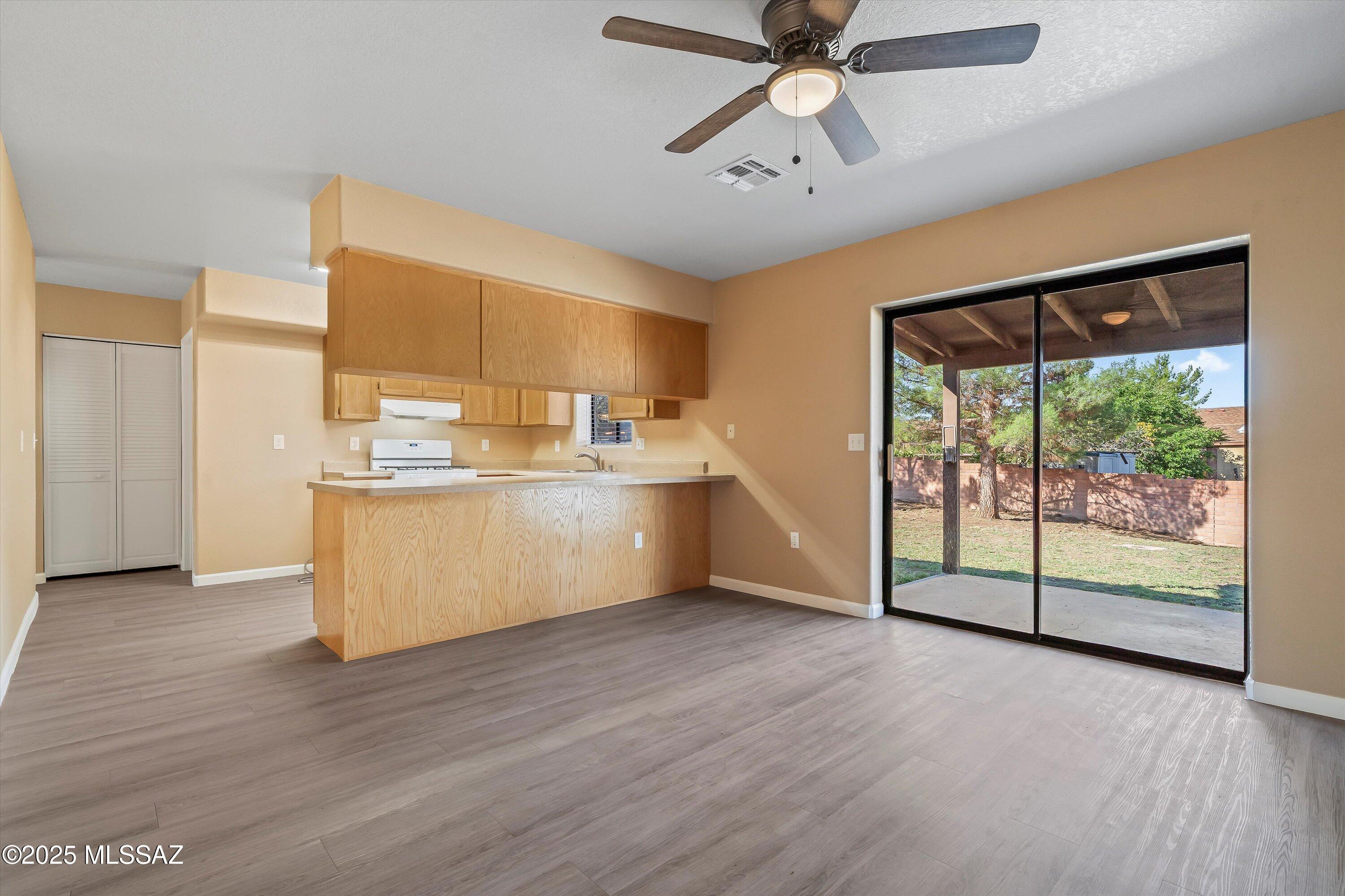 990 N Mountain View Drive