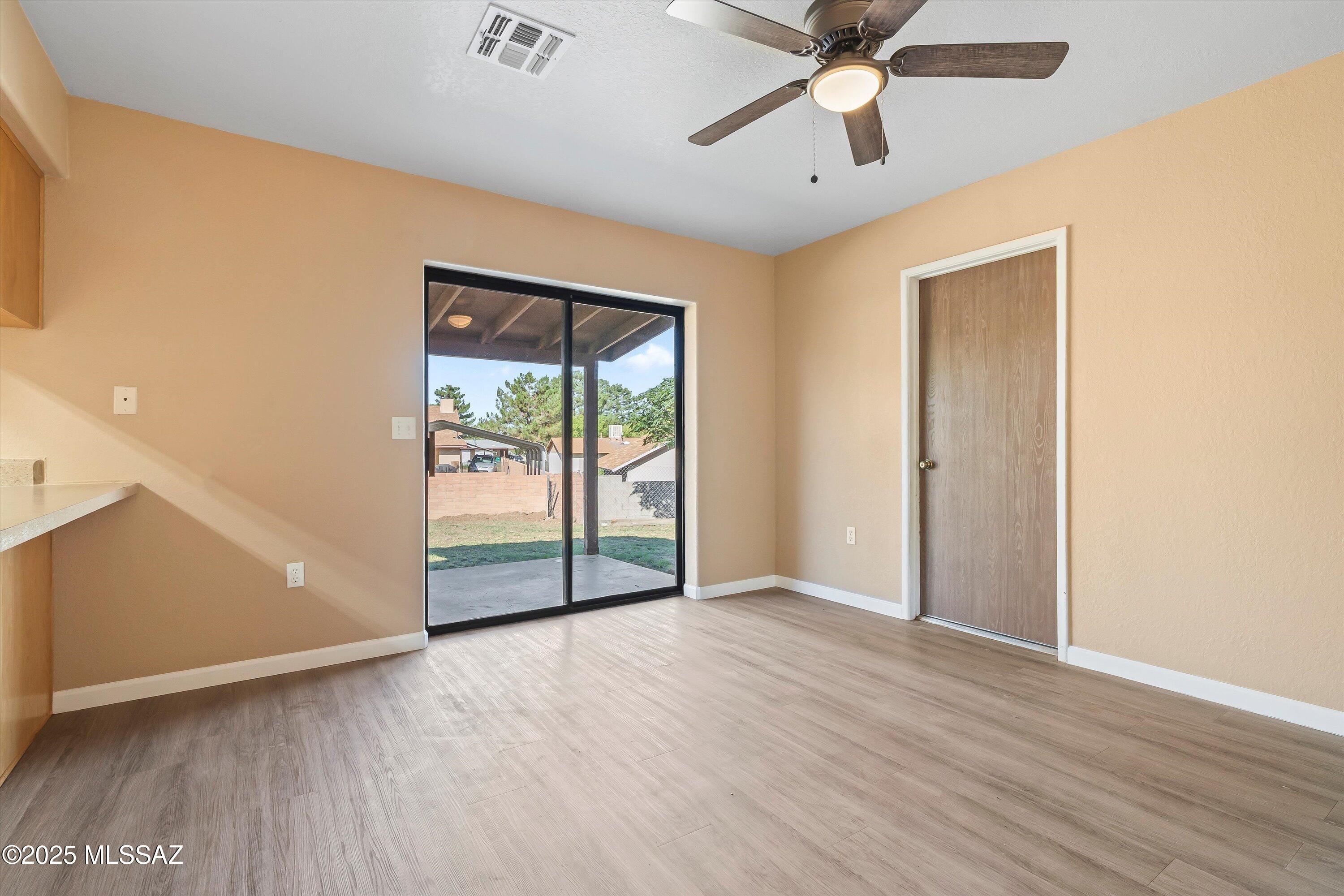 990 N Mountain View Drive