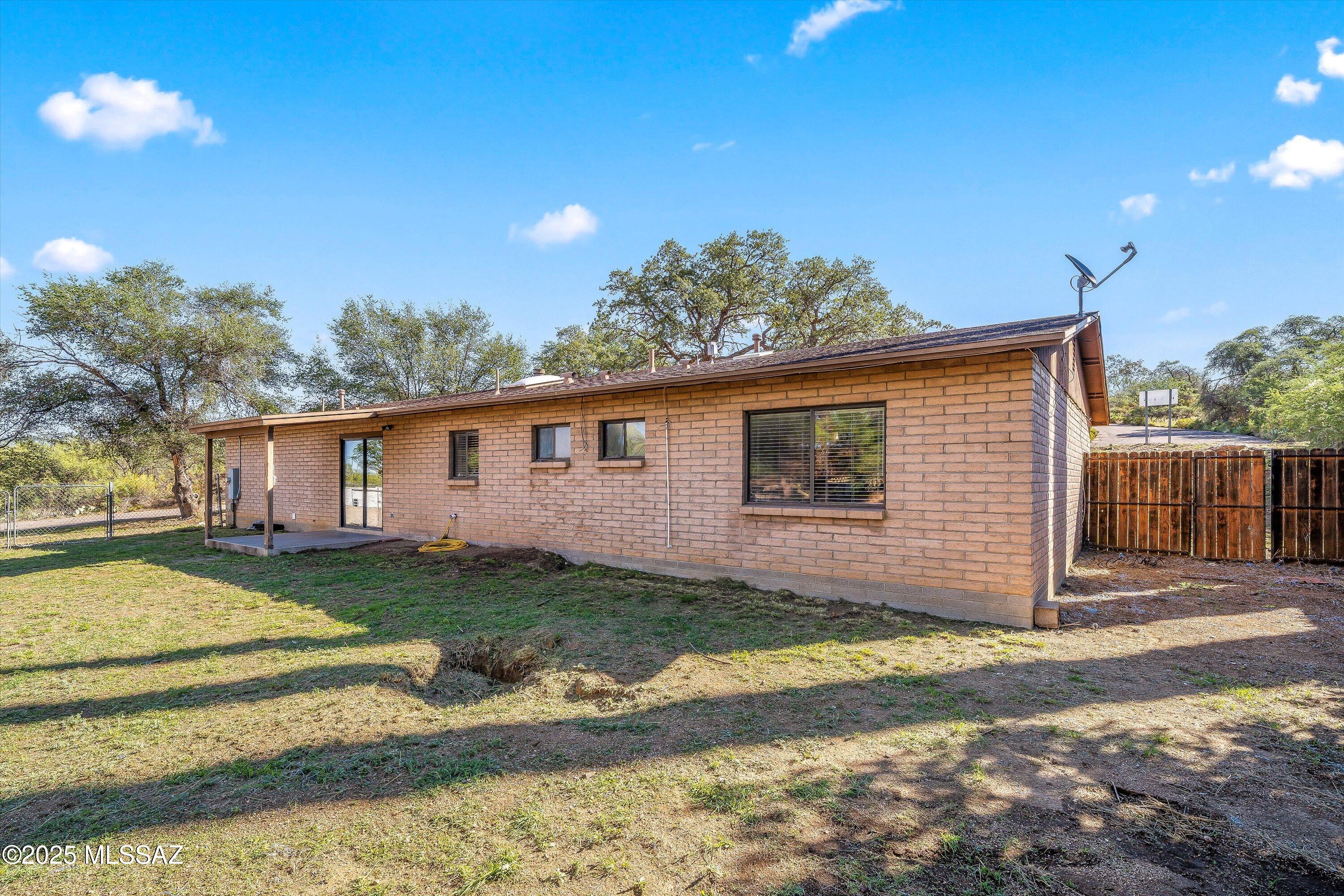 990 N Mountain View Drive