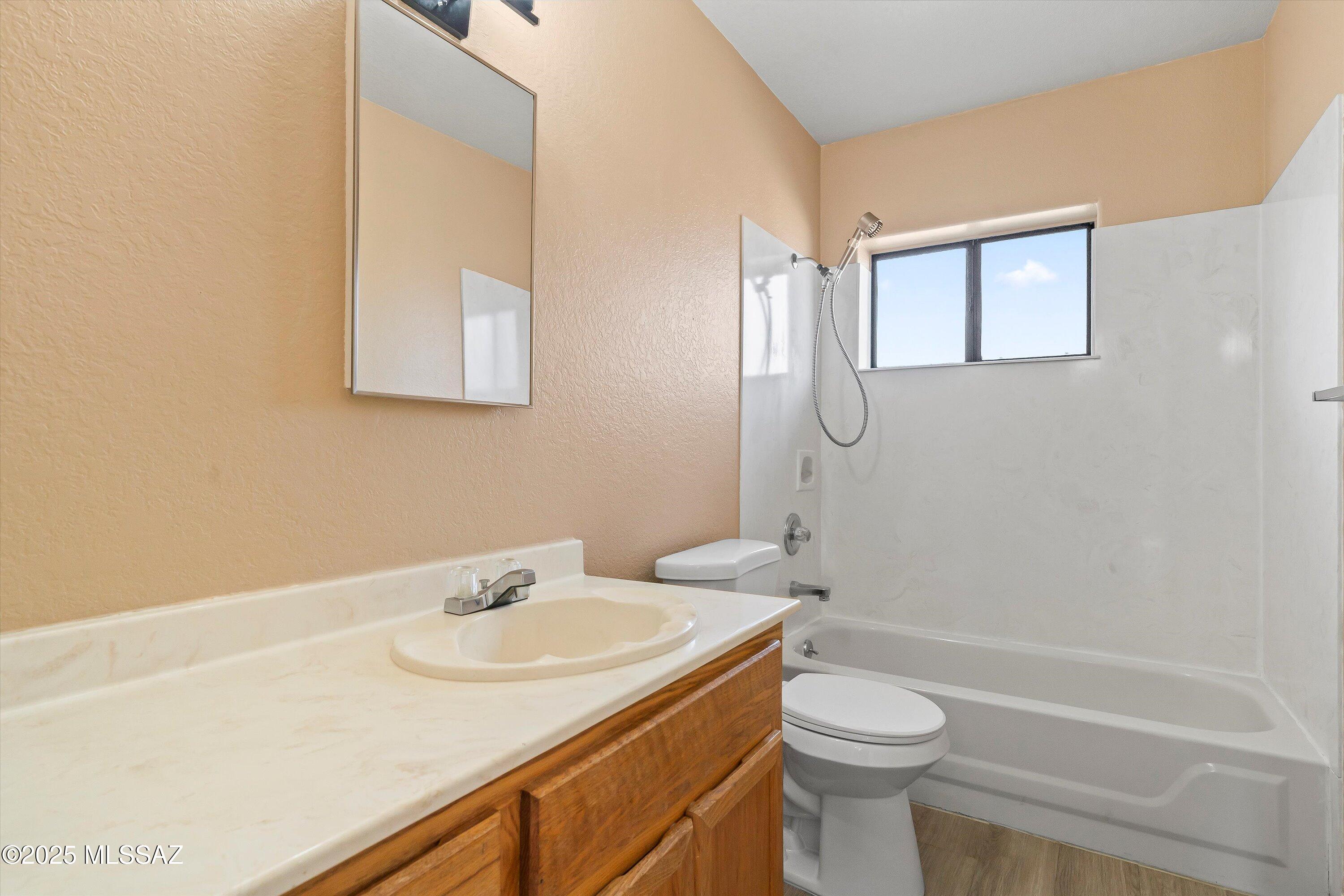 990 N Mountain View Drive