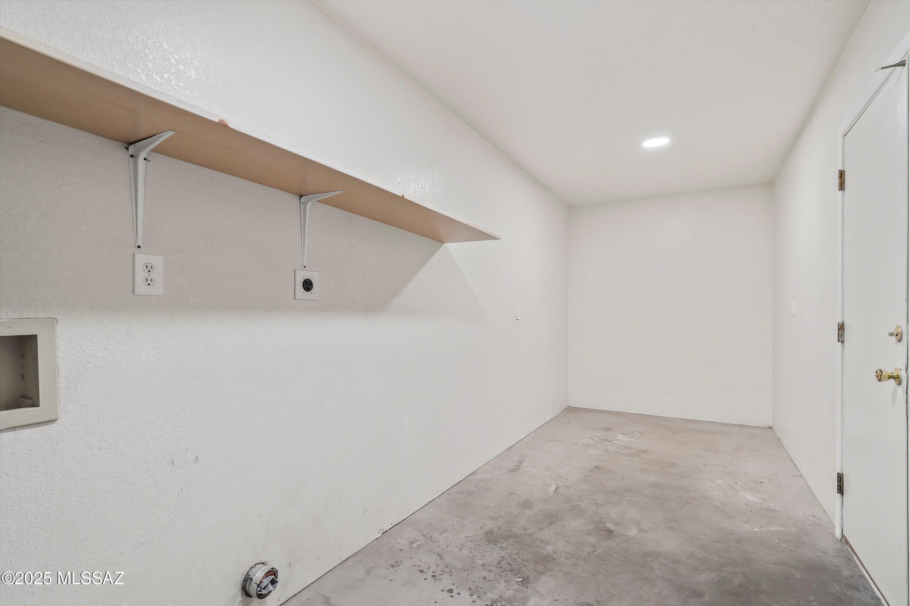 990 N Mountain View Drive