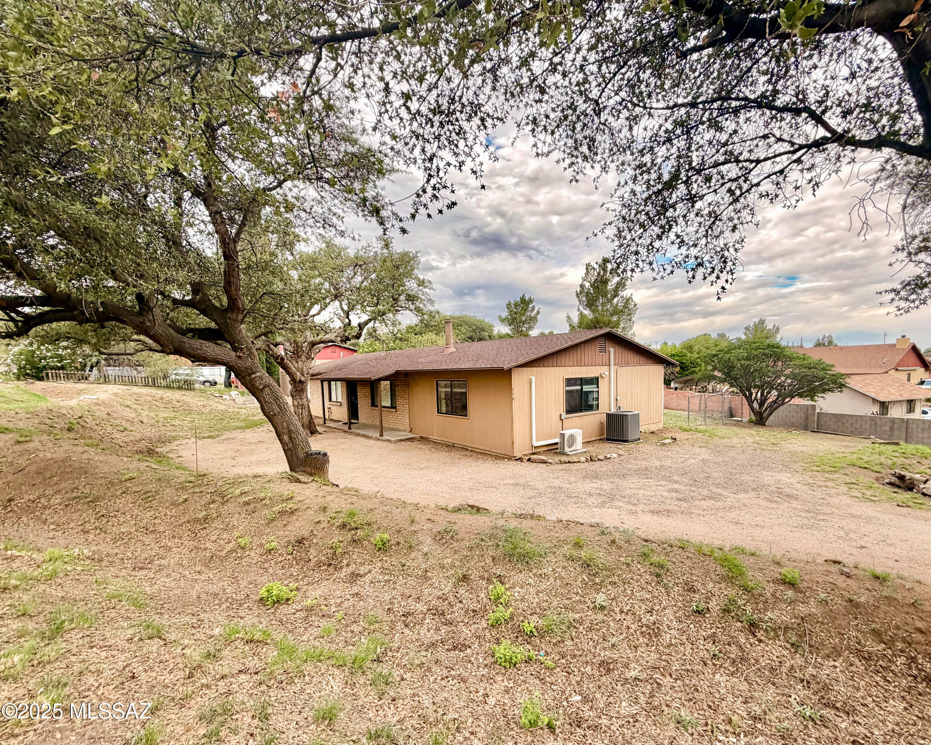 990 N Mountain View Drive