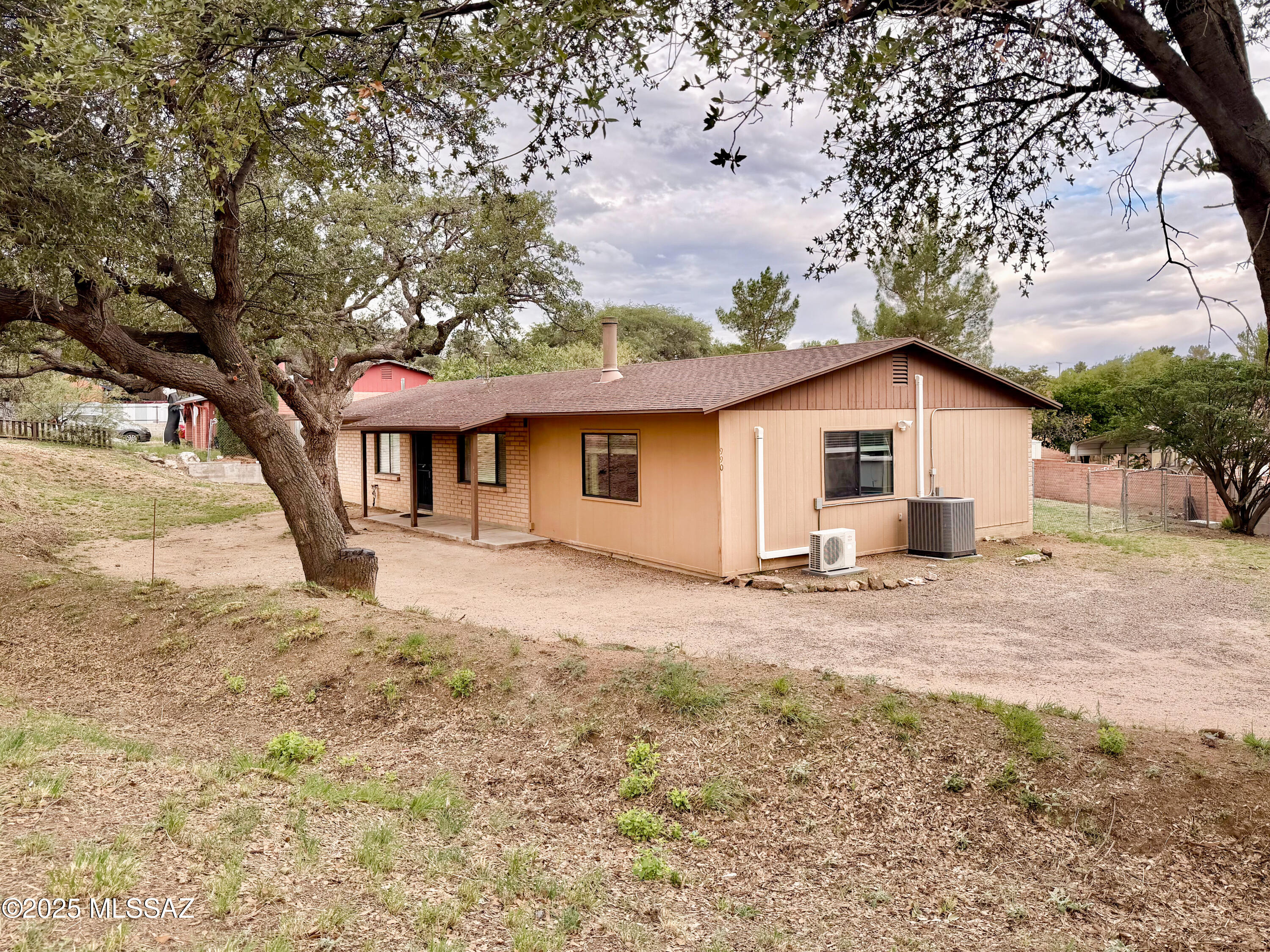 990 N Mountain View Drive