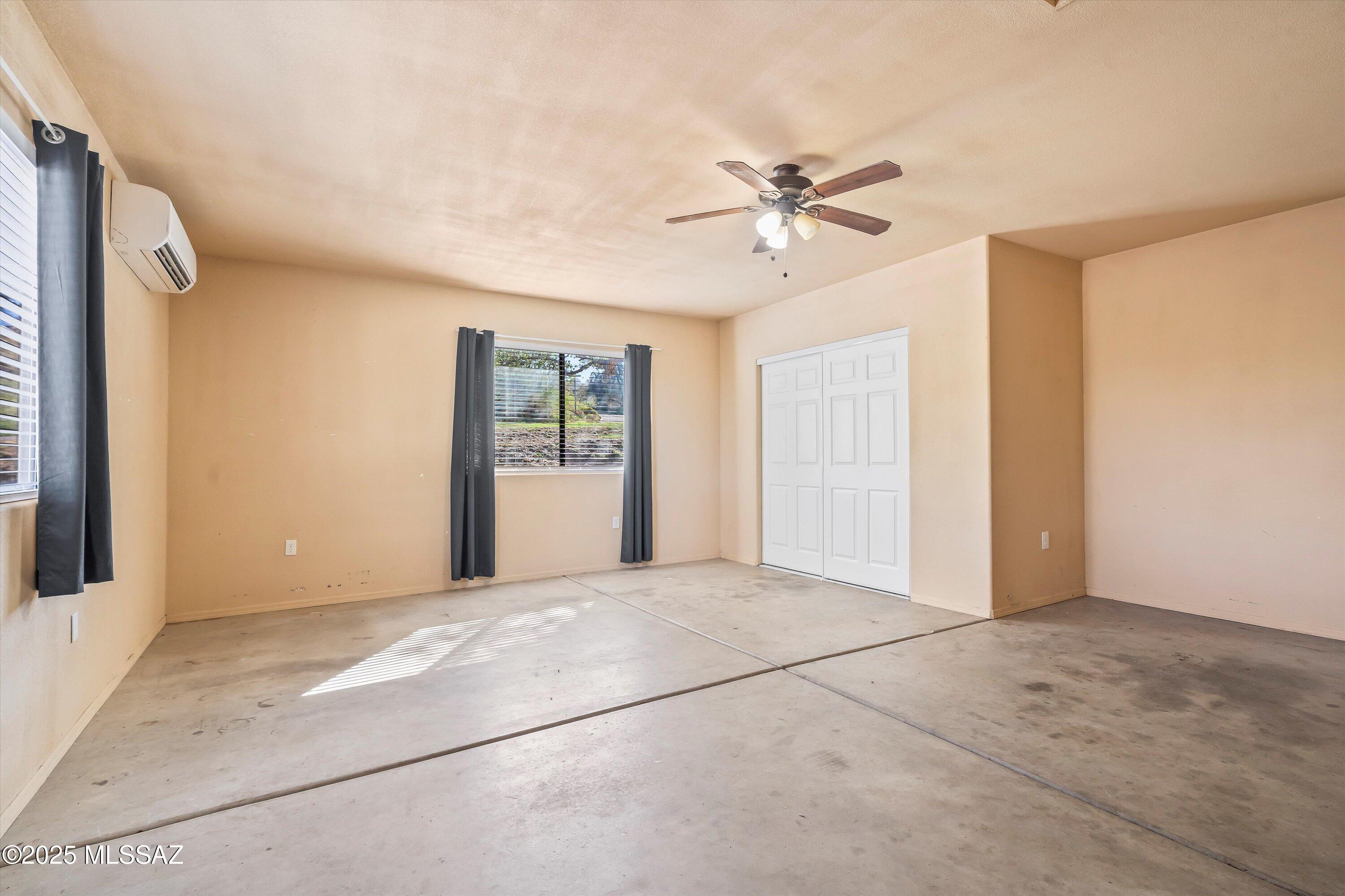 990 N Mountain View Drive