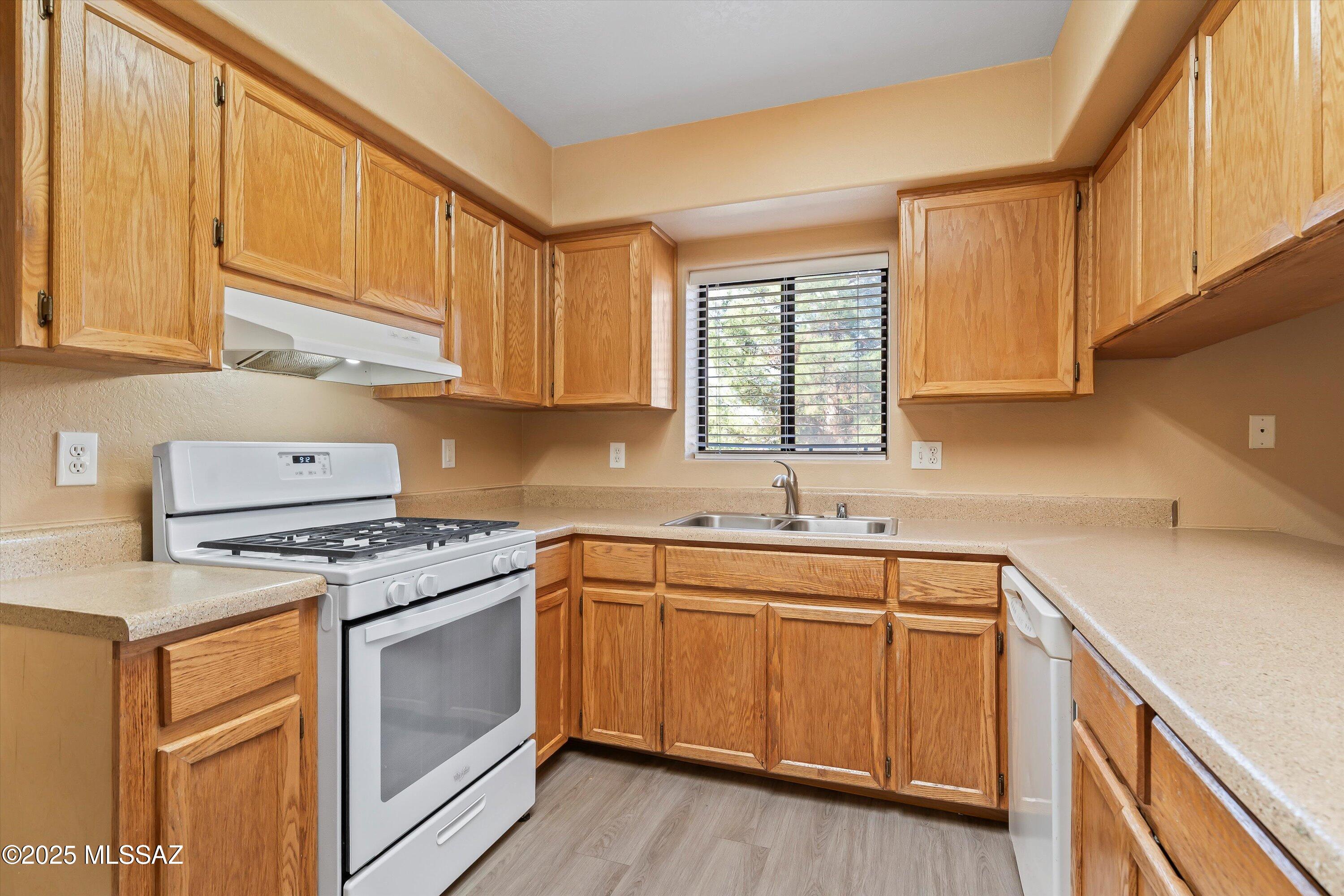 990 N Mountain View Drive