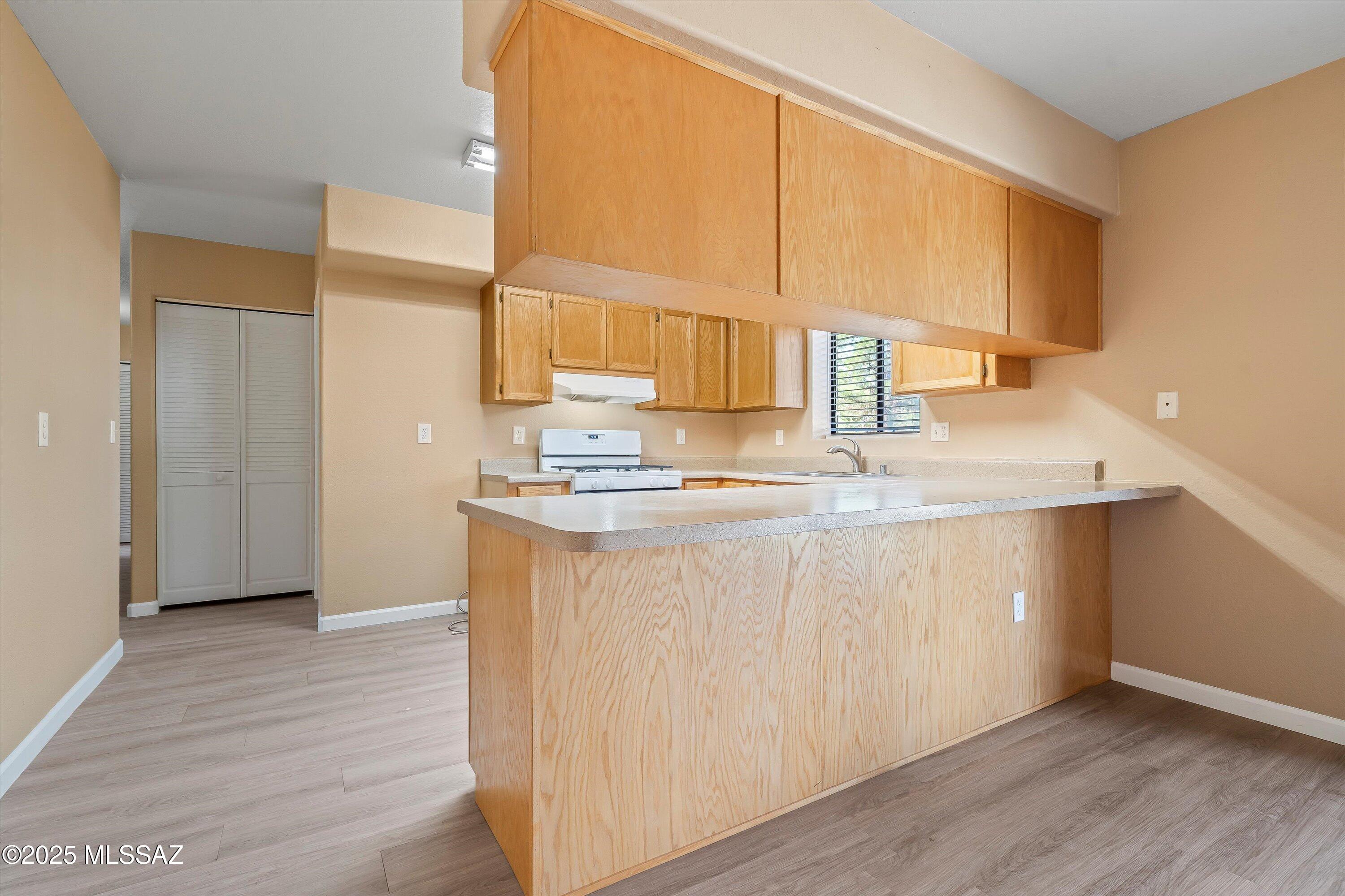 990 N Mountain View Drive