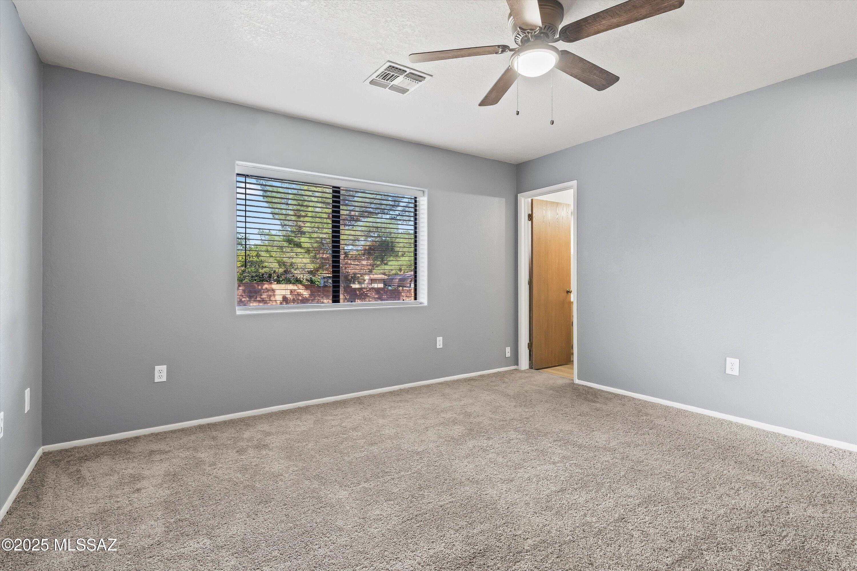 990 N Mountain View Drive