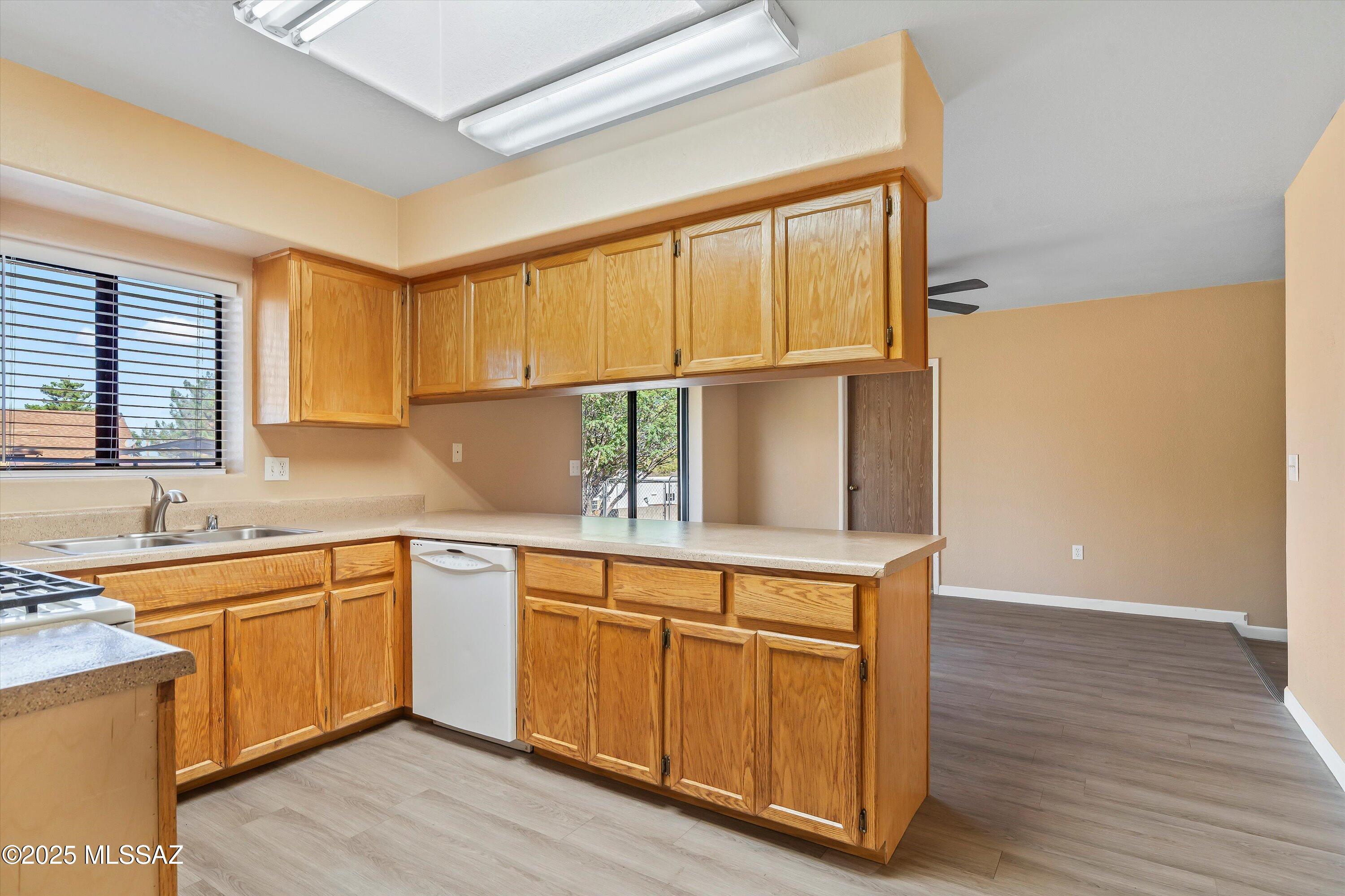 990 N Mountain View Drive