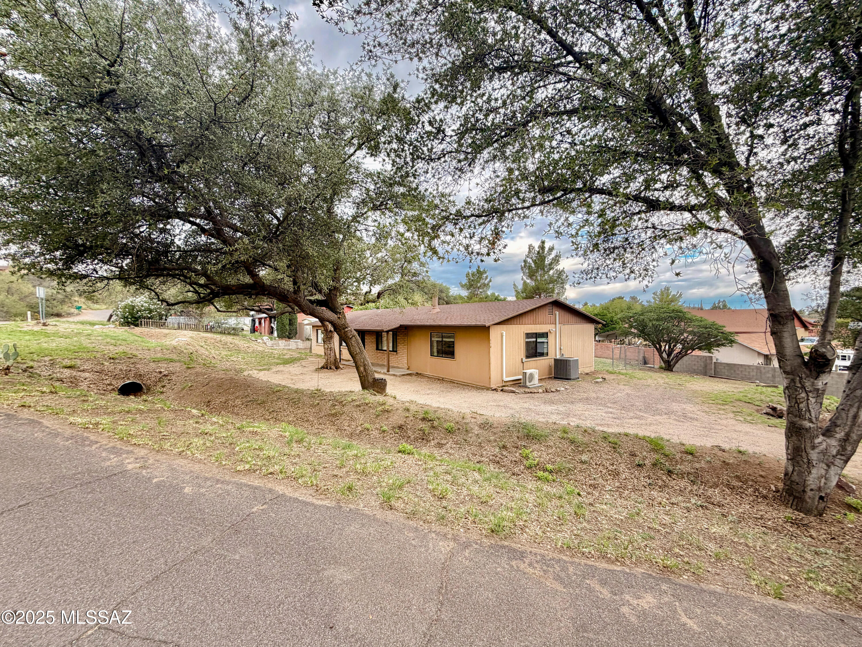 990 N Mountain View Drive