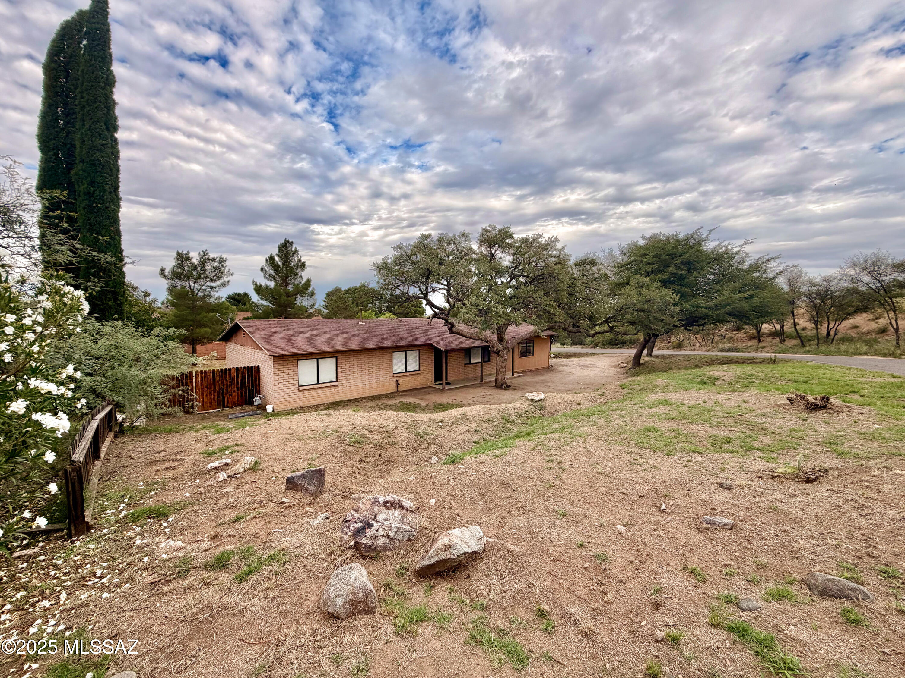 990 N Mountain View Drive