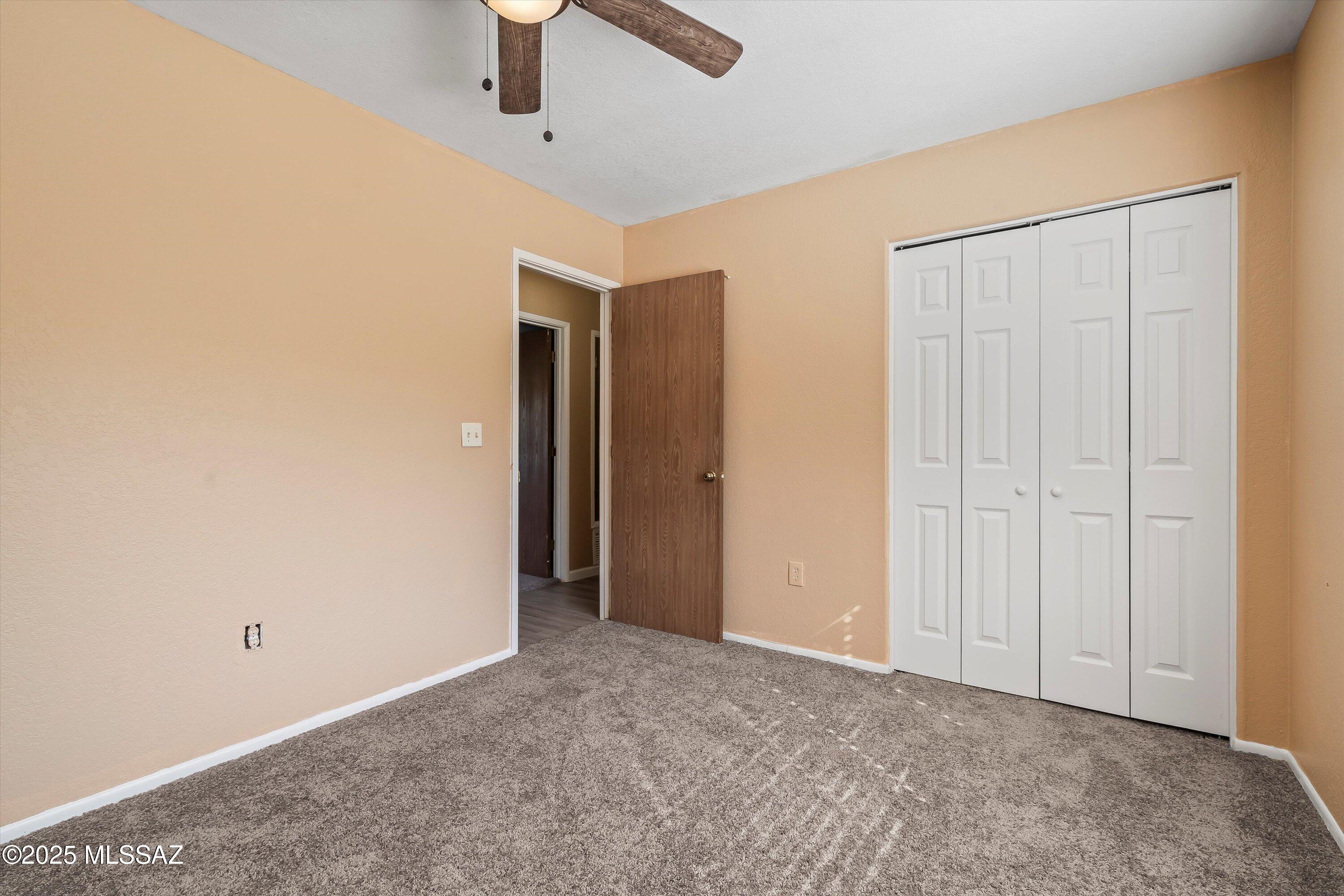 990 N Mountain View Drive