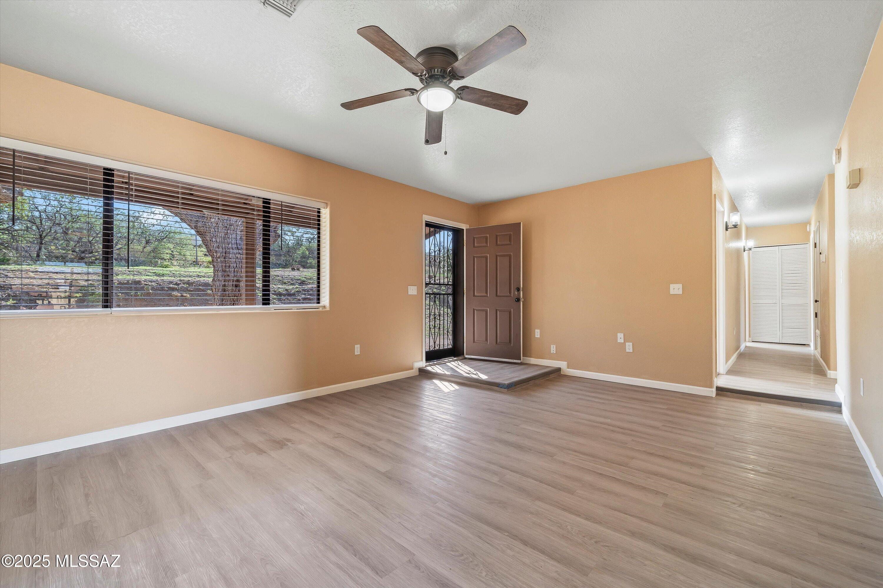 990 N Mountain View Drive