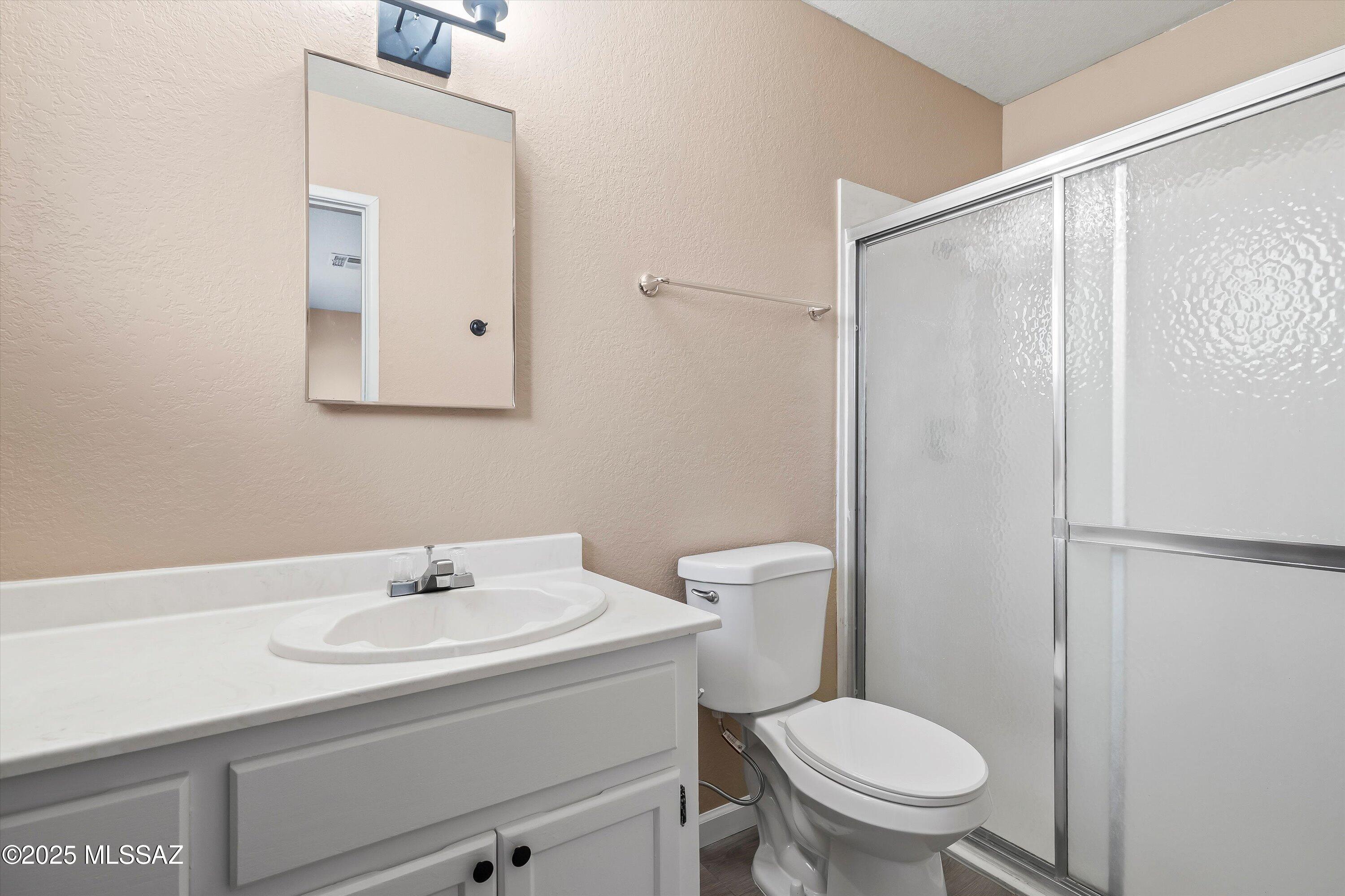 990 N Mountain View Drive