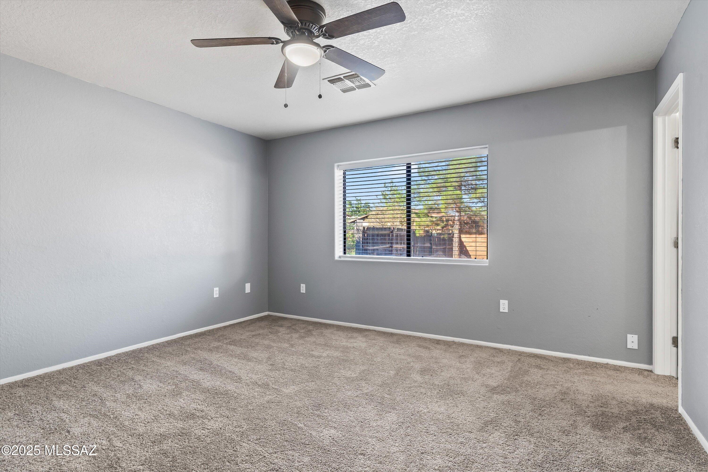 990 N Mountain View Drive