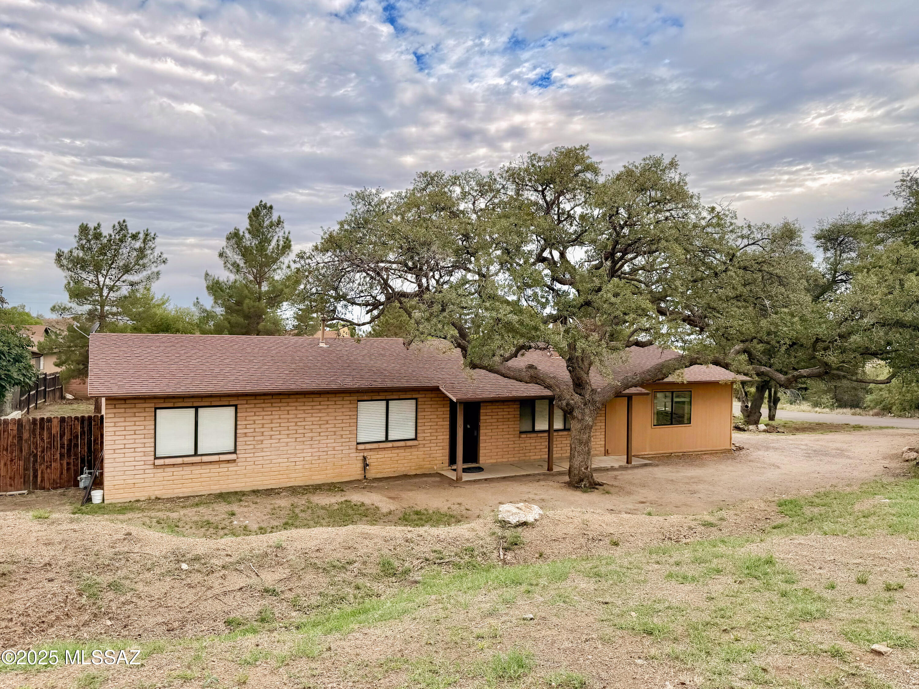 990 N Mountain View Drive