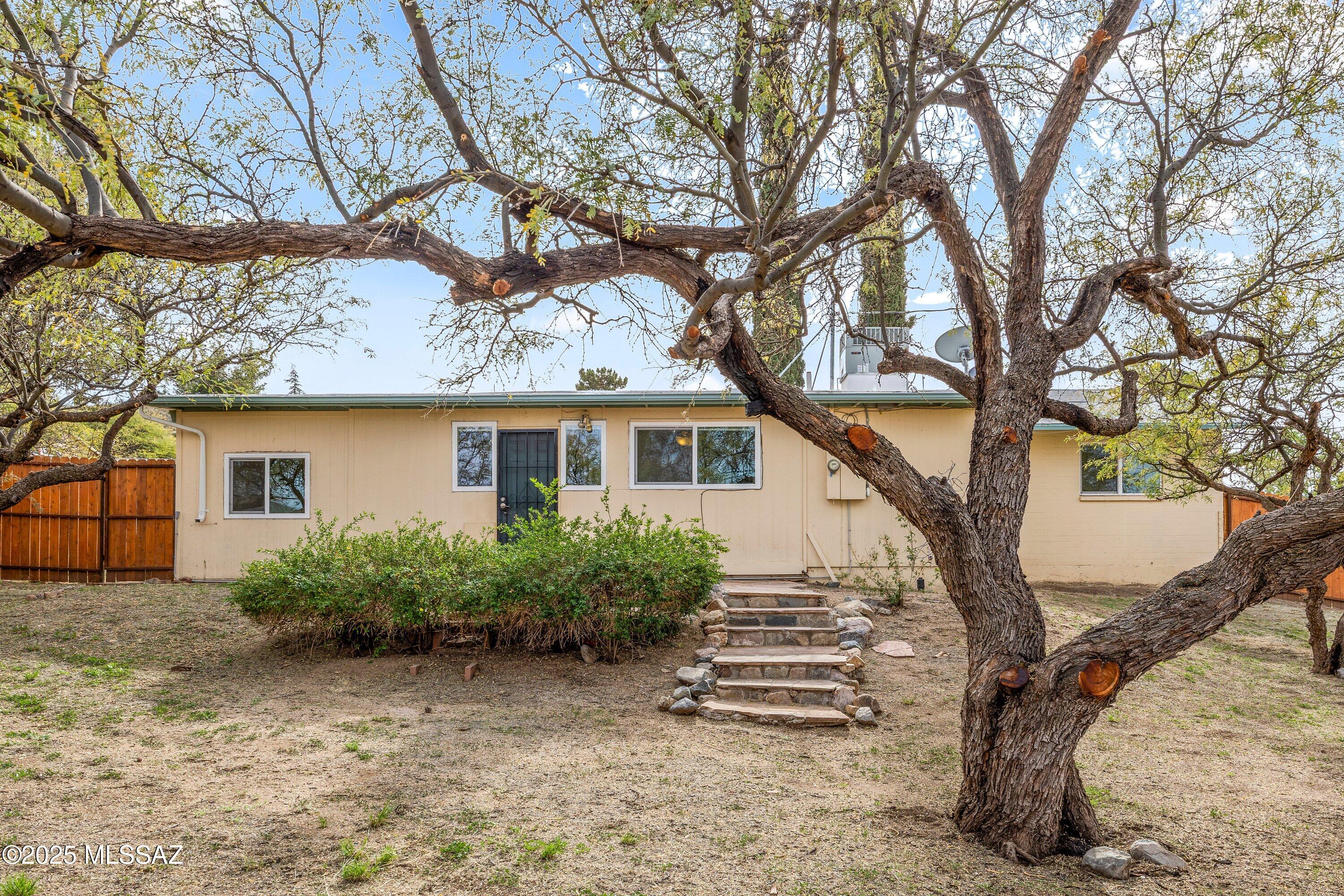 2020 W Paseo Redondo