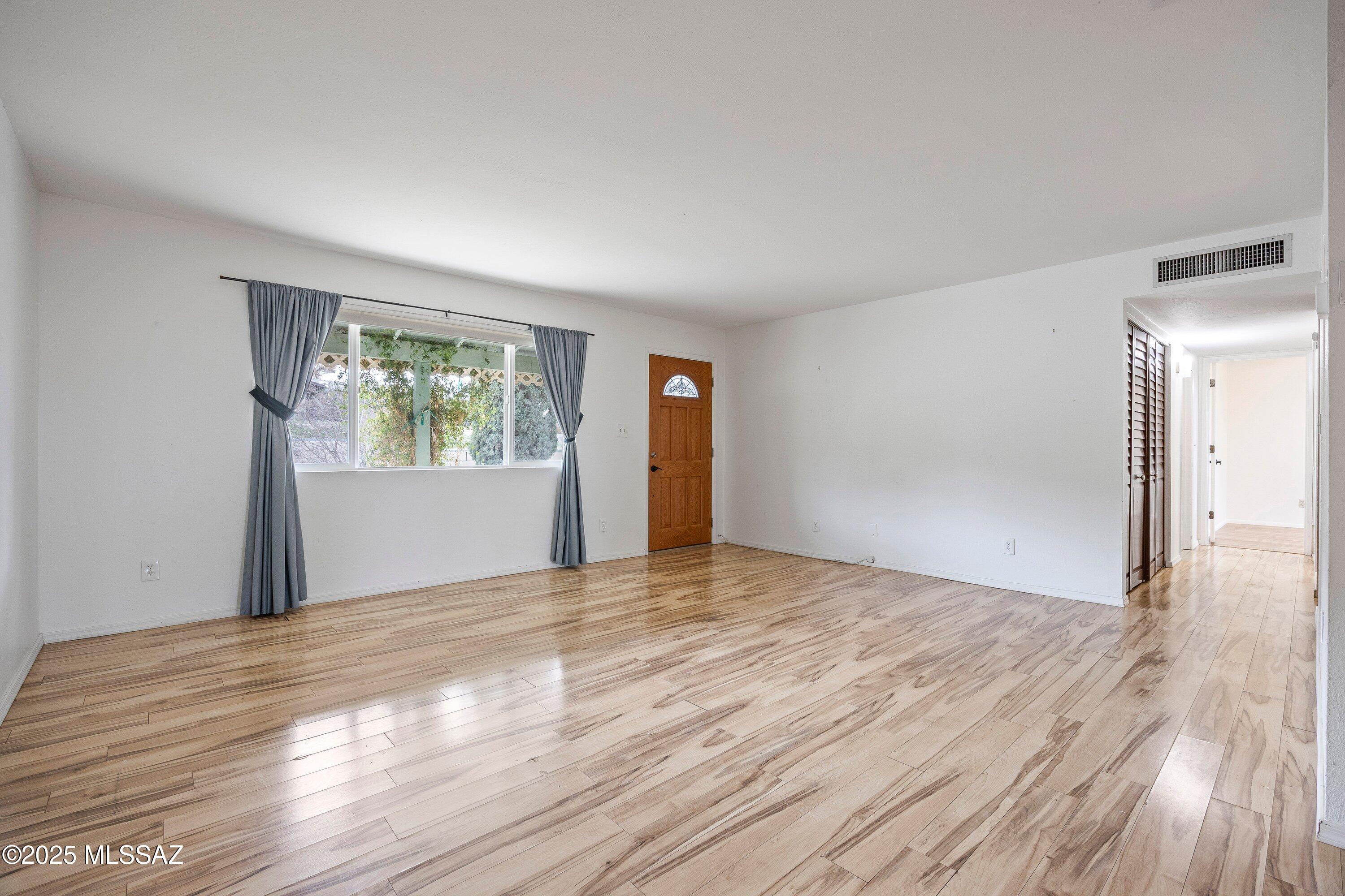 2020 W Paseo Redondo