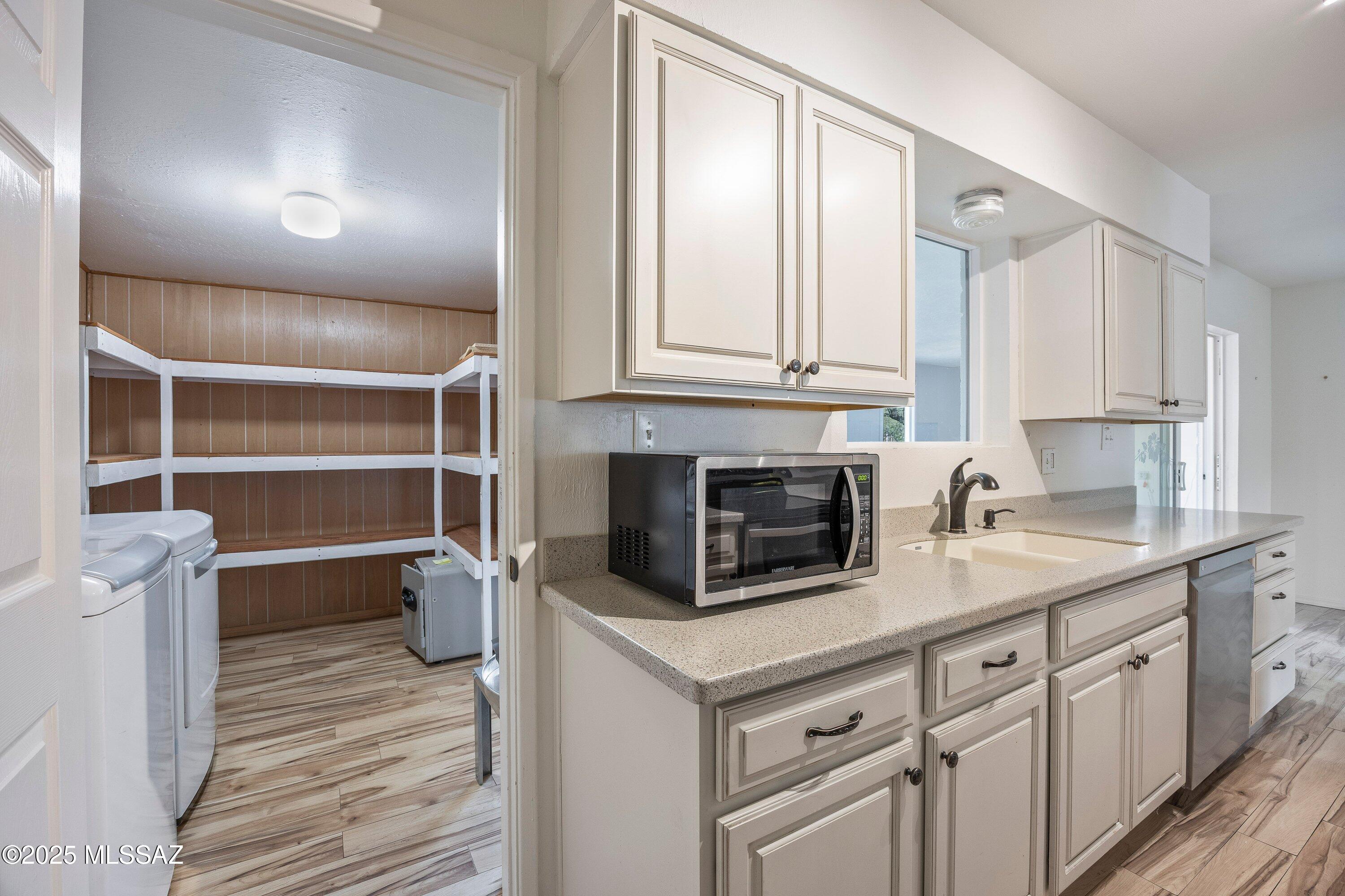 2020 W Paseo Redondo