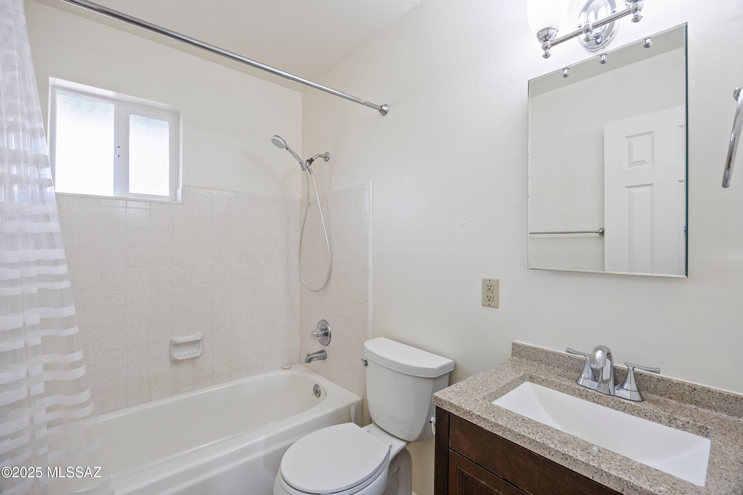 2020 W Paseo Redondo