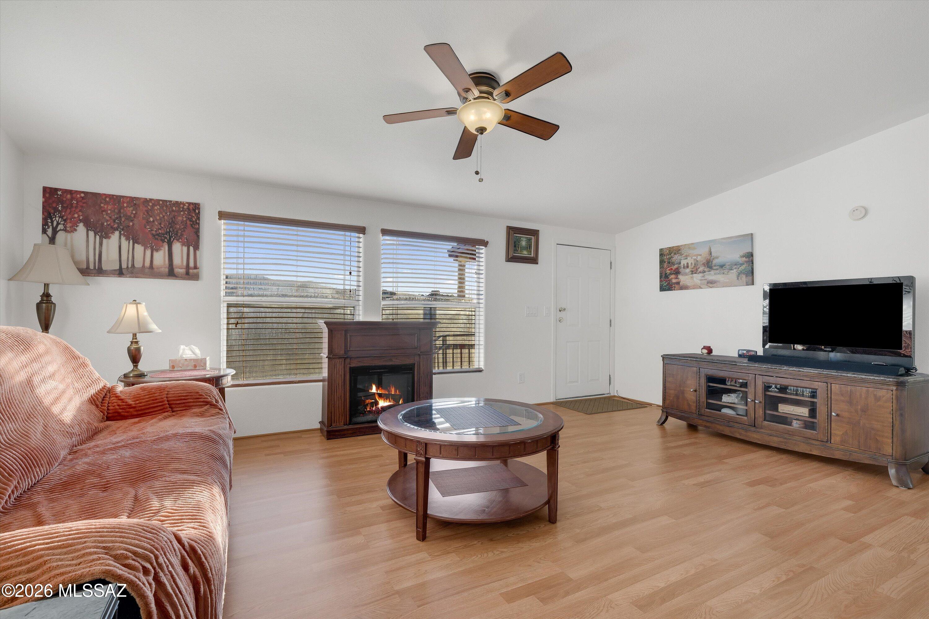 978 N White Oak Place