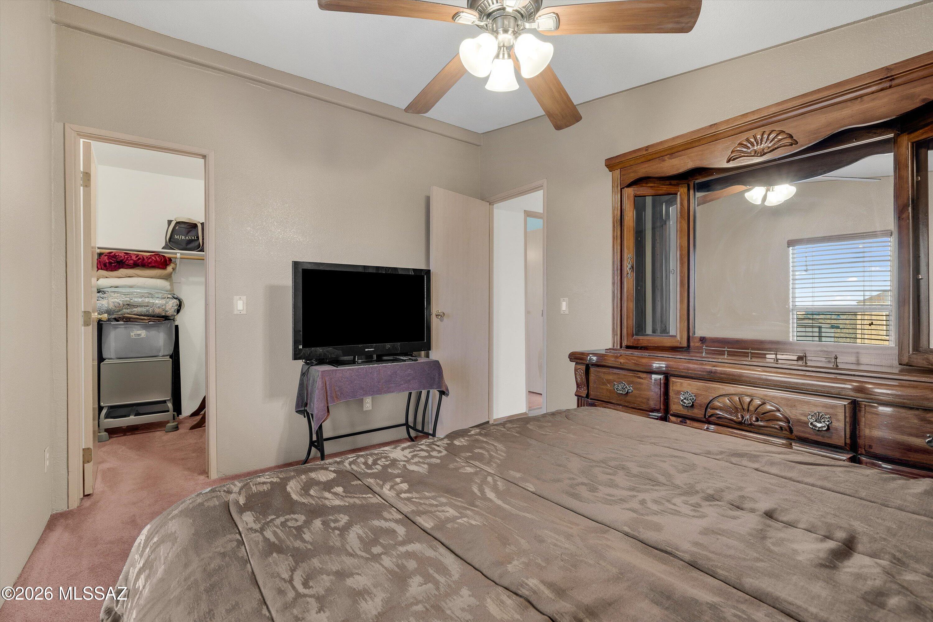 978 N White Oak Place