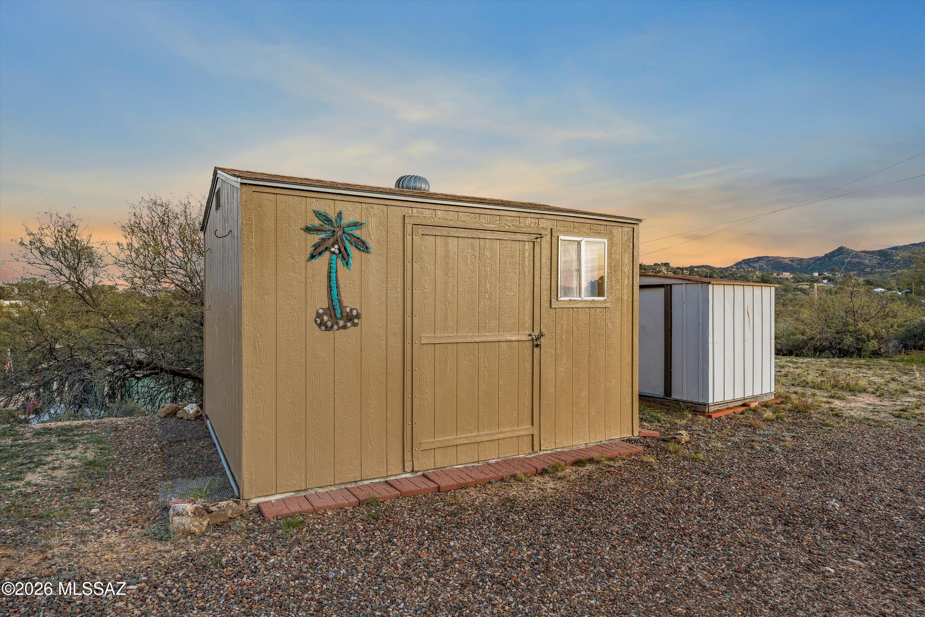 978 N White Oak Place