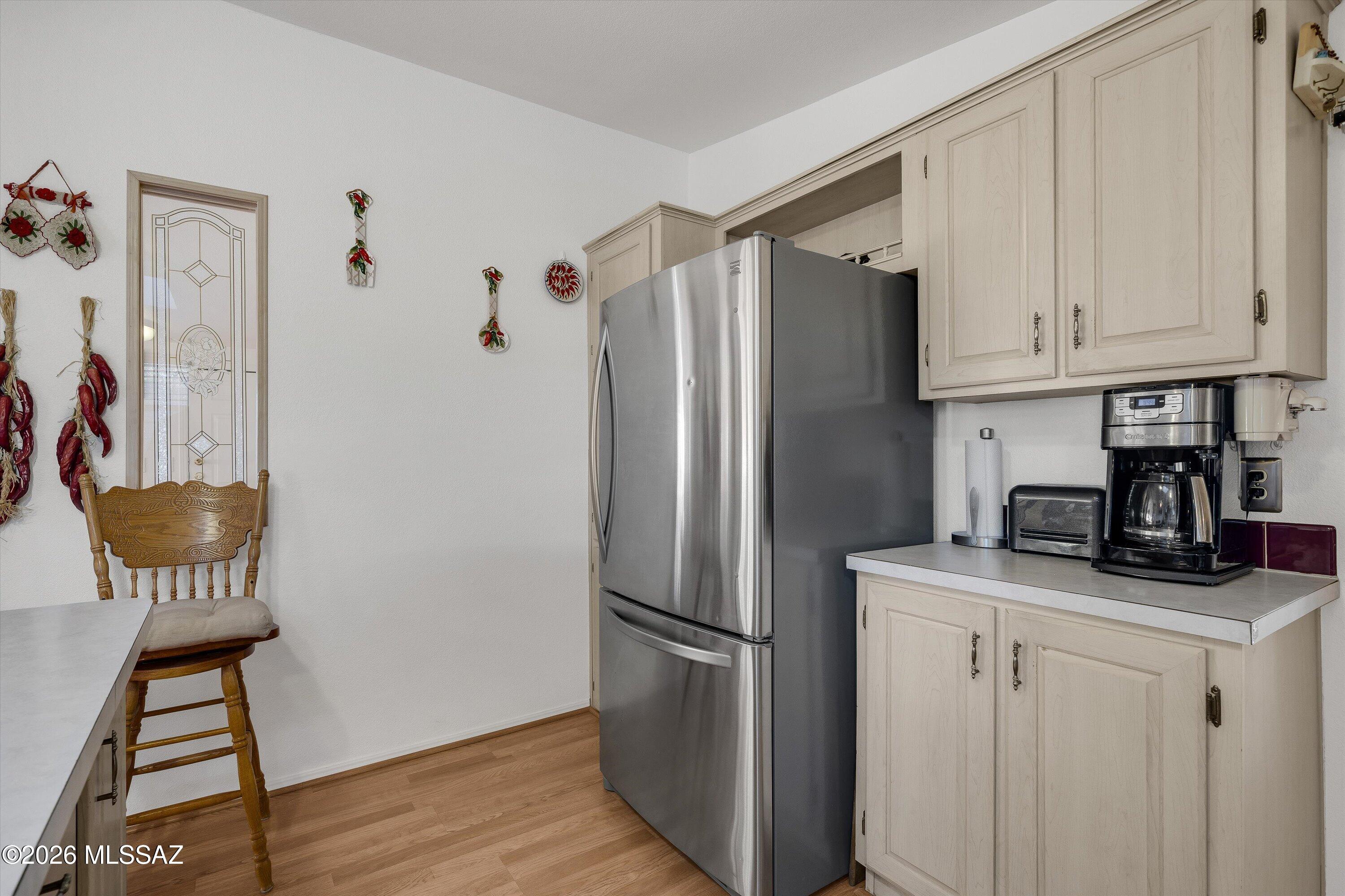 978 N White Oak Place