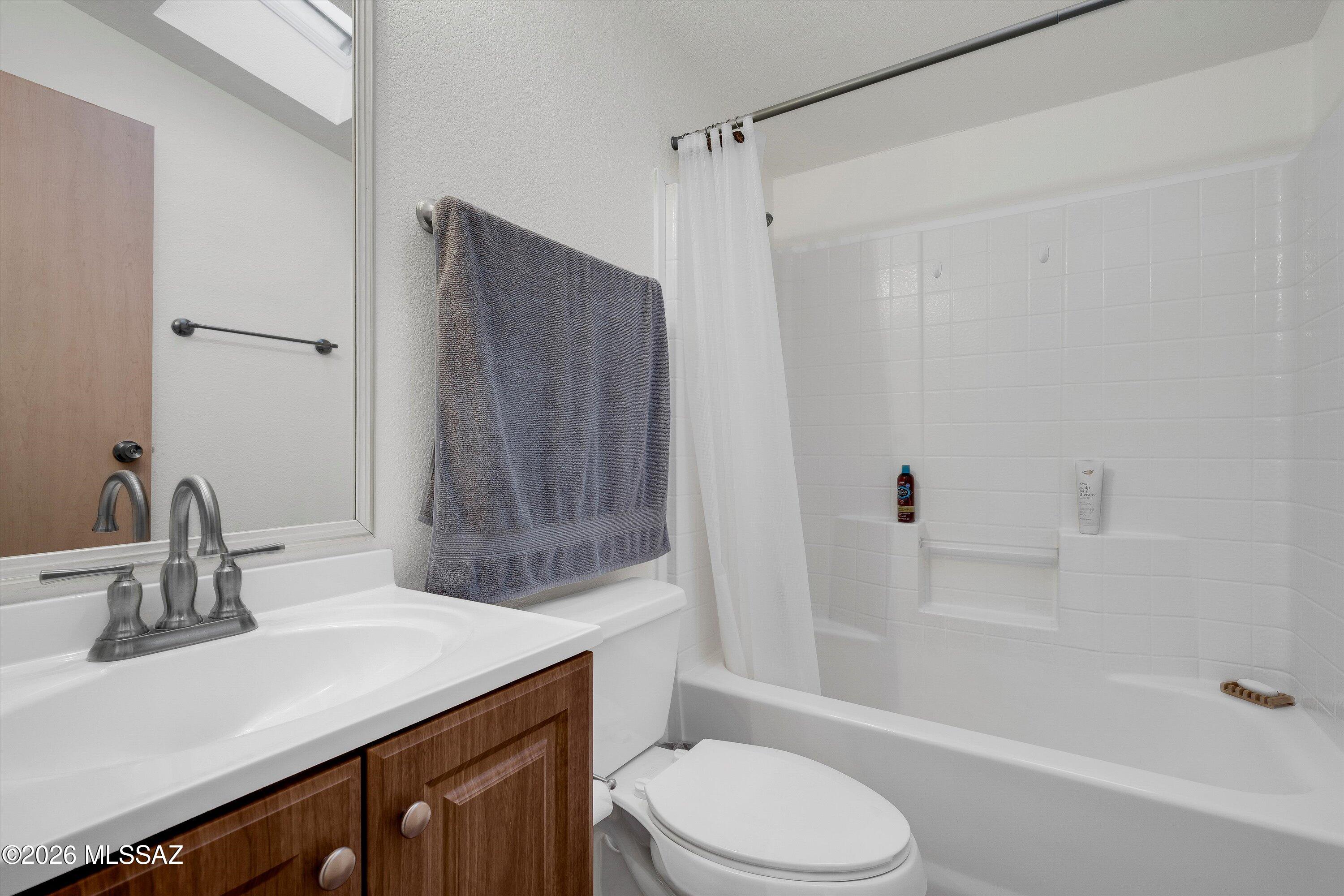 978 N White Oak Place