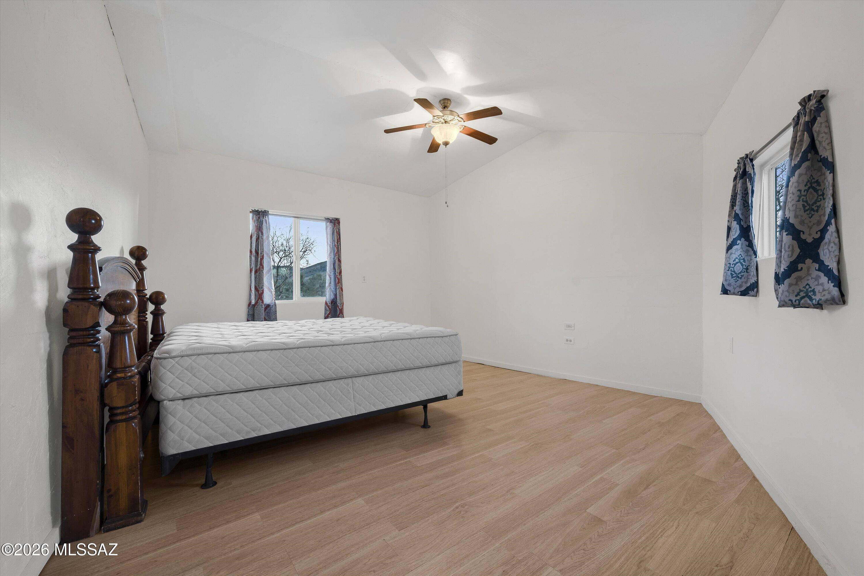 978 N White Oak Place