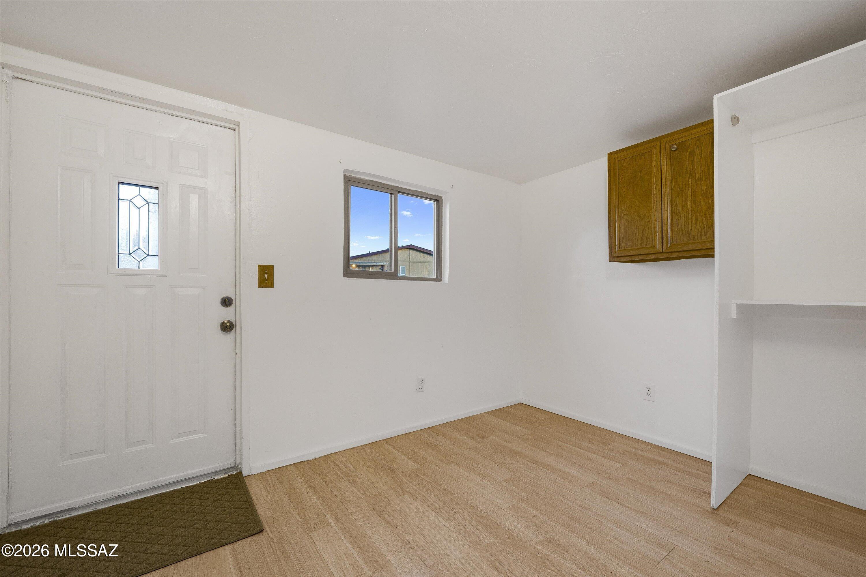 978 N White Oak Place