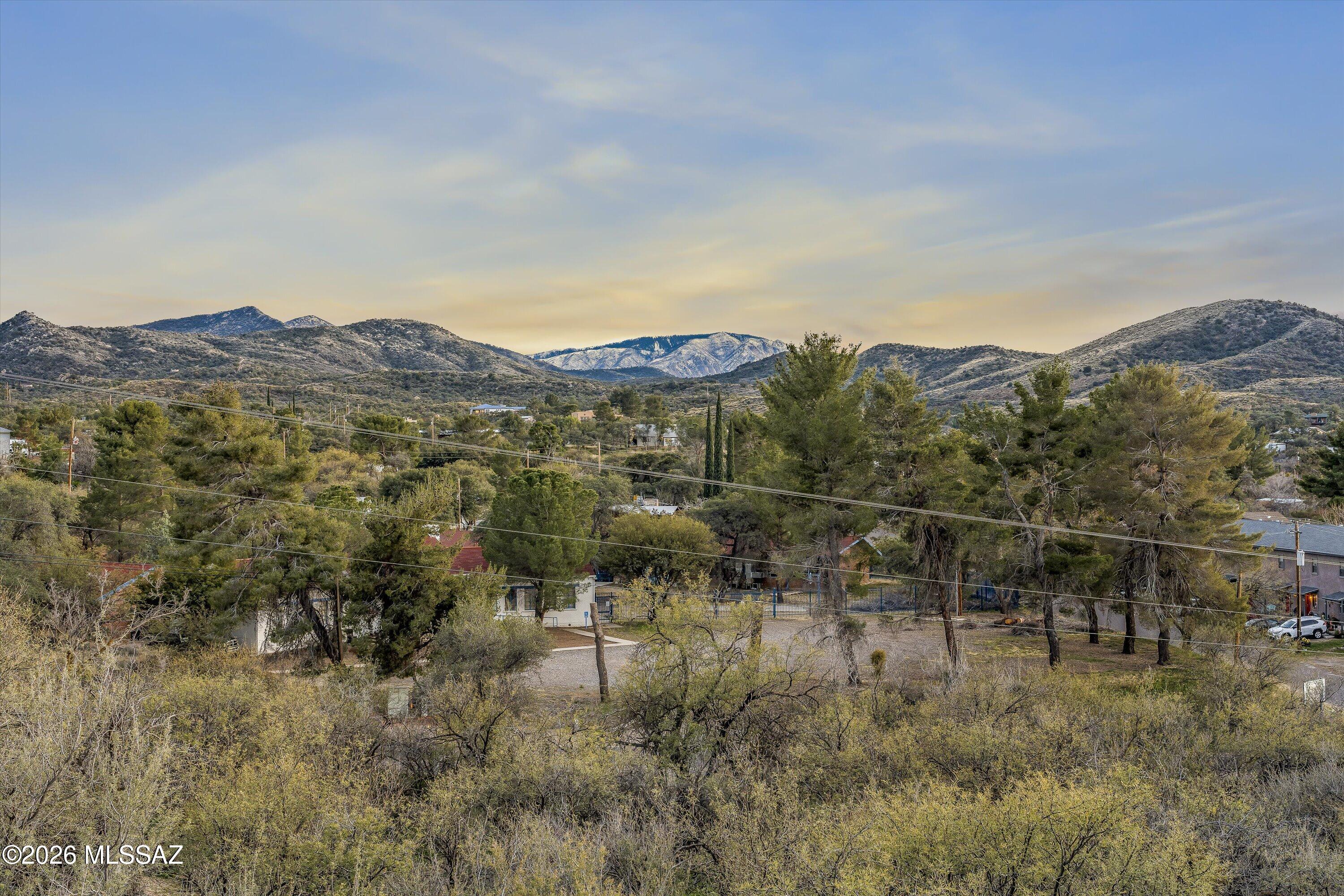 978 N White Oak Place