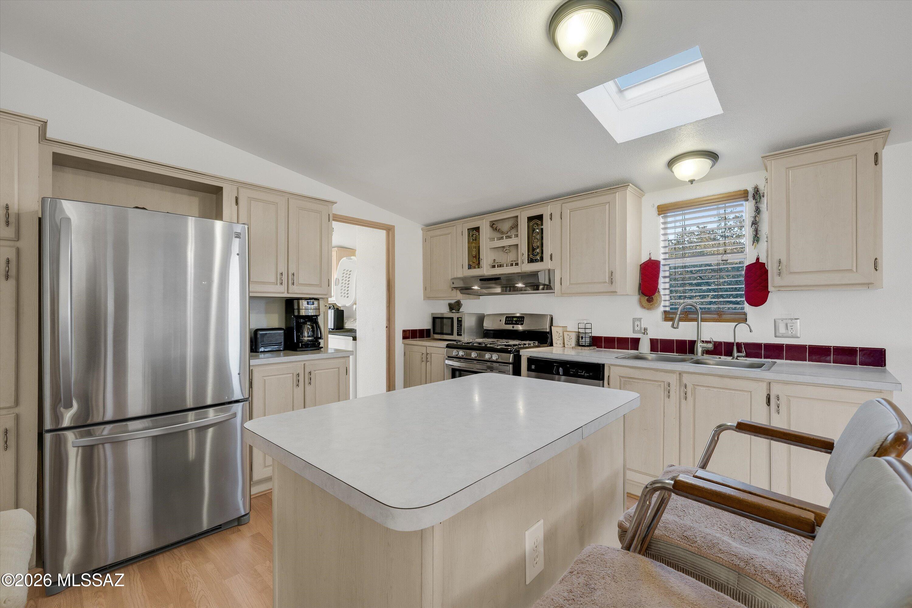 978 N White Oak Place