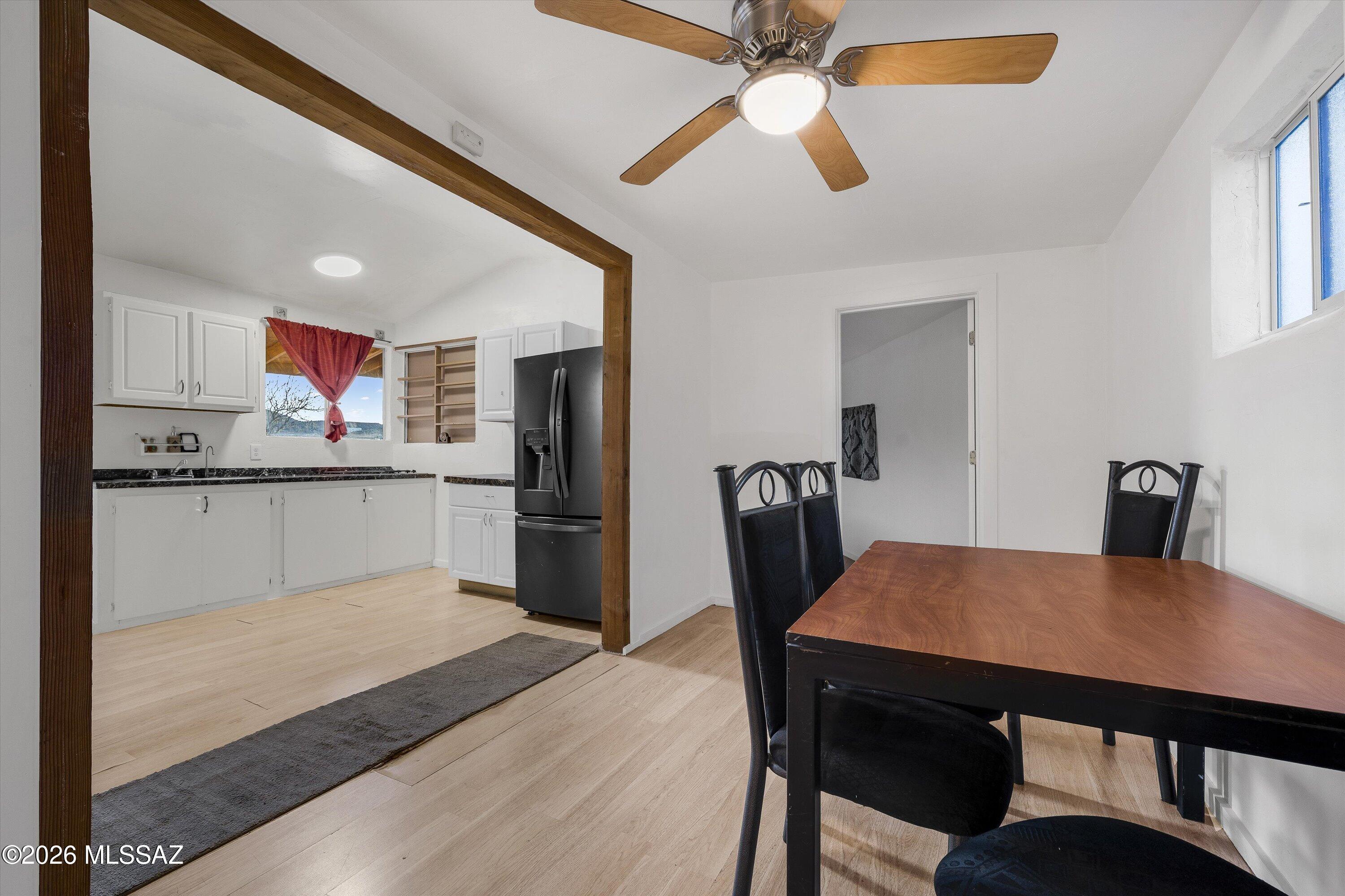 978 N White Oak Place