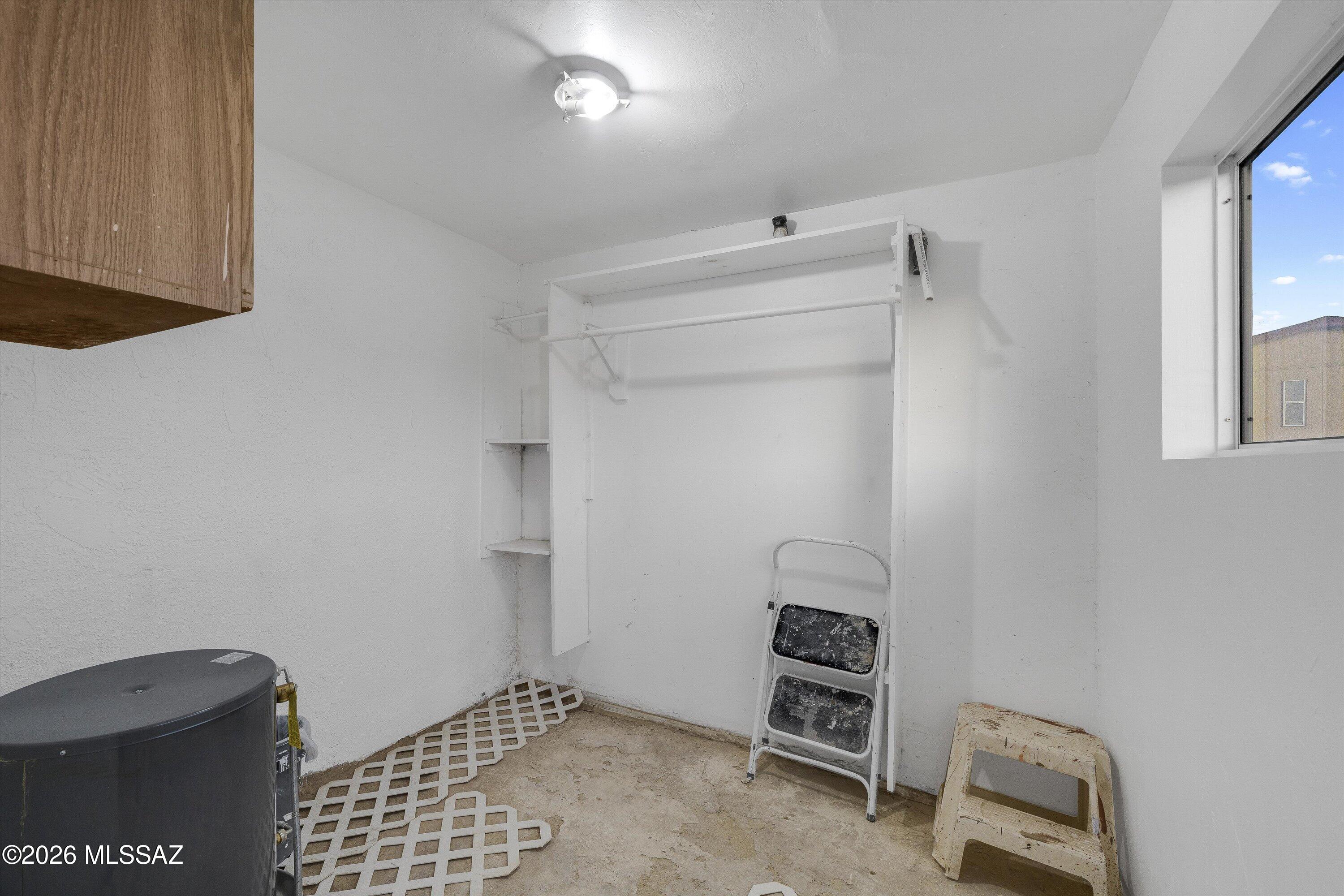 978 N White Oak Place