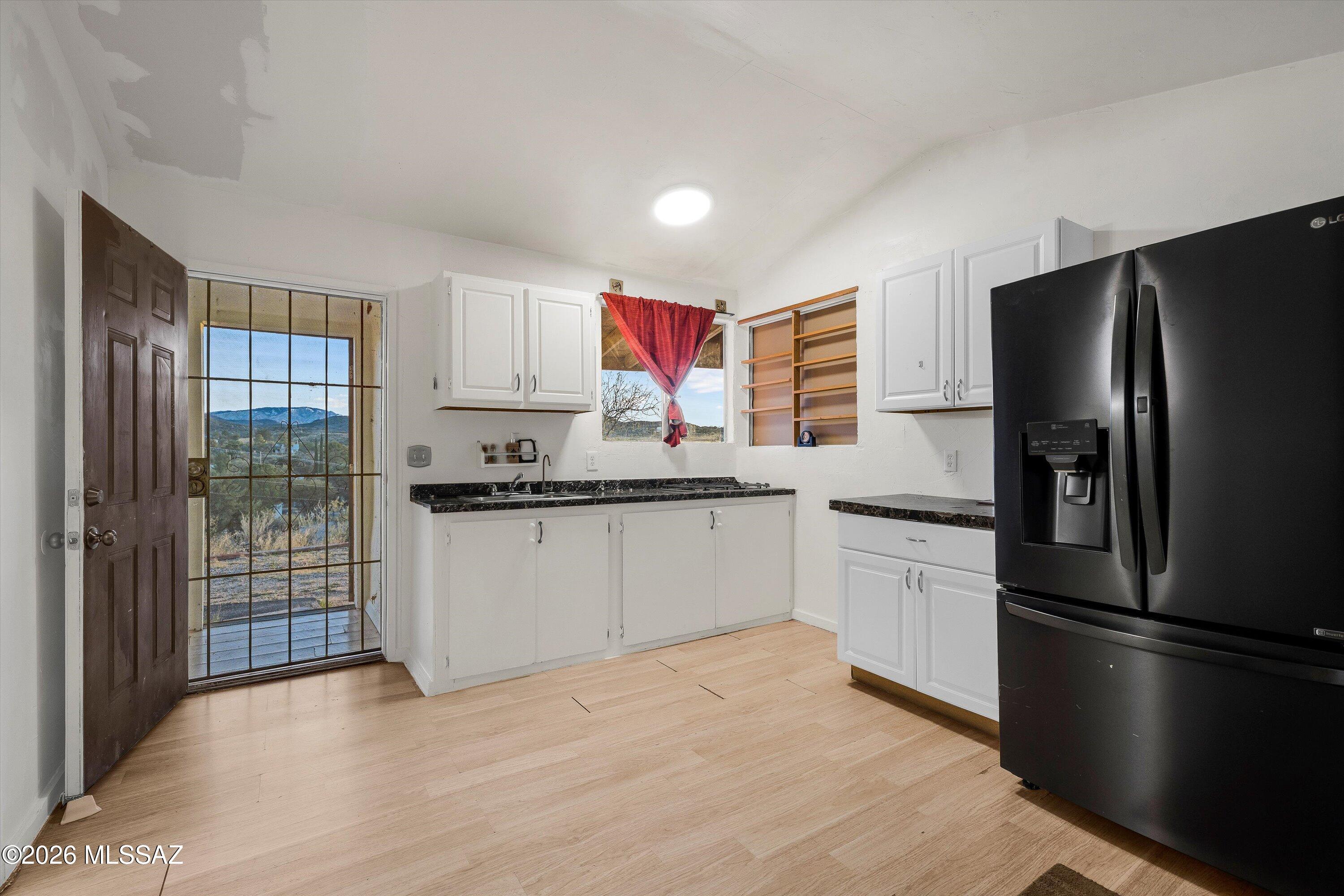 978 N White Oak Place