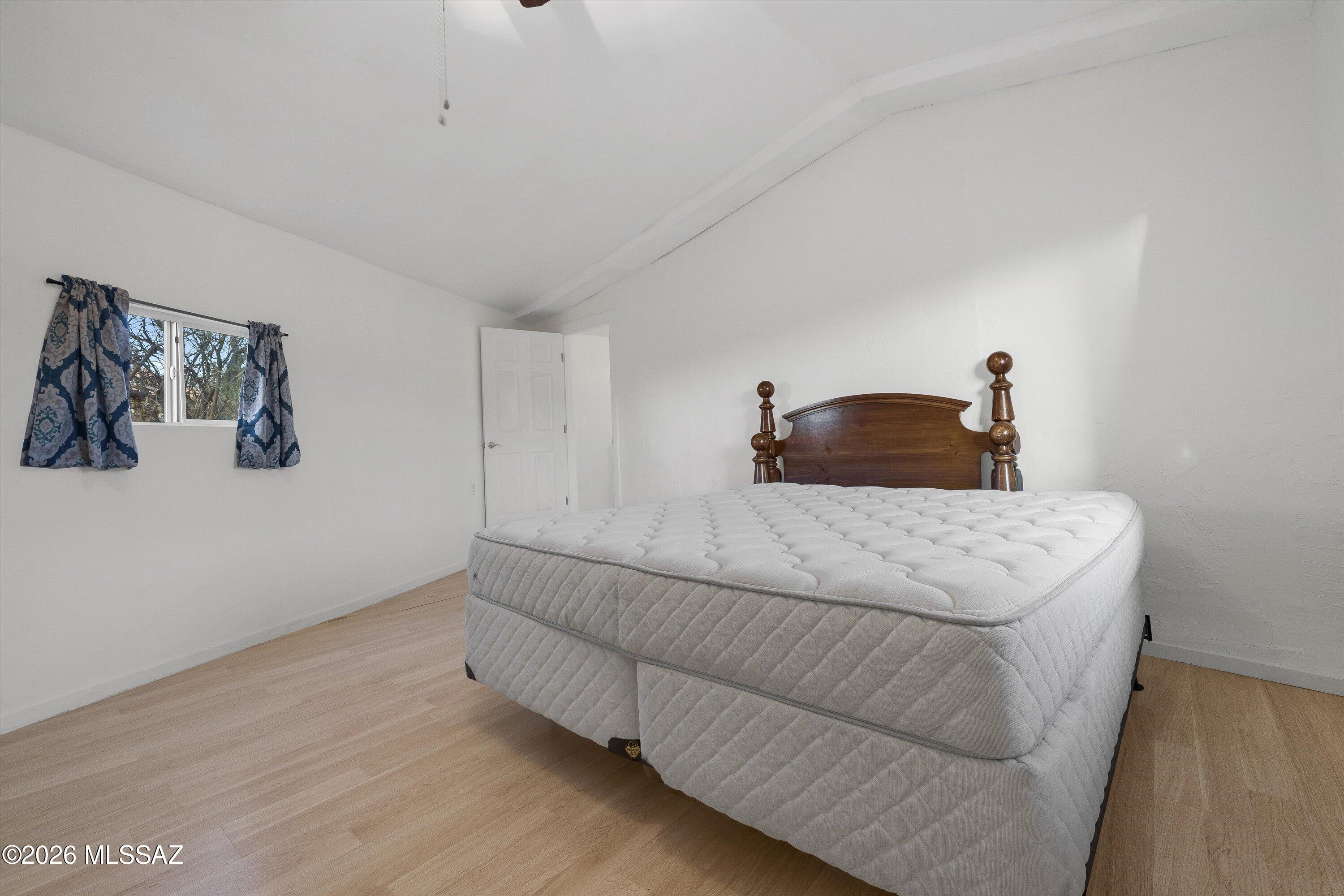 978 N White Oak Place