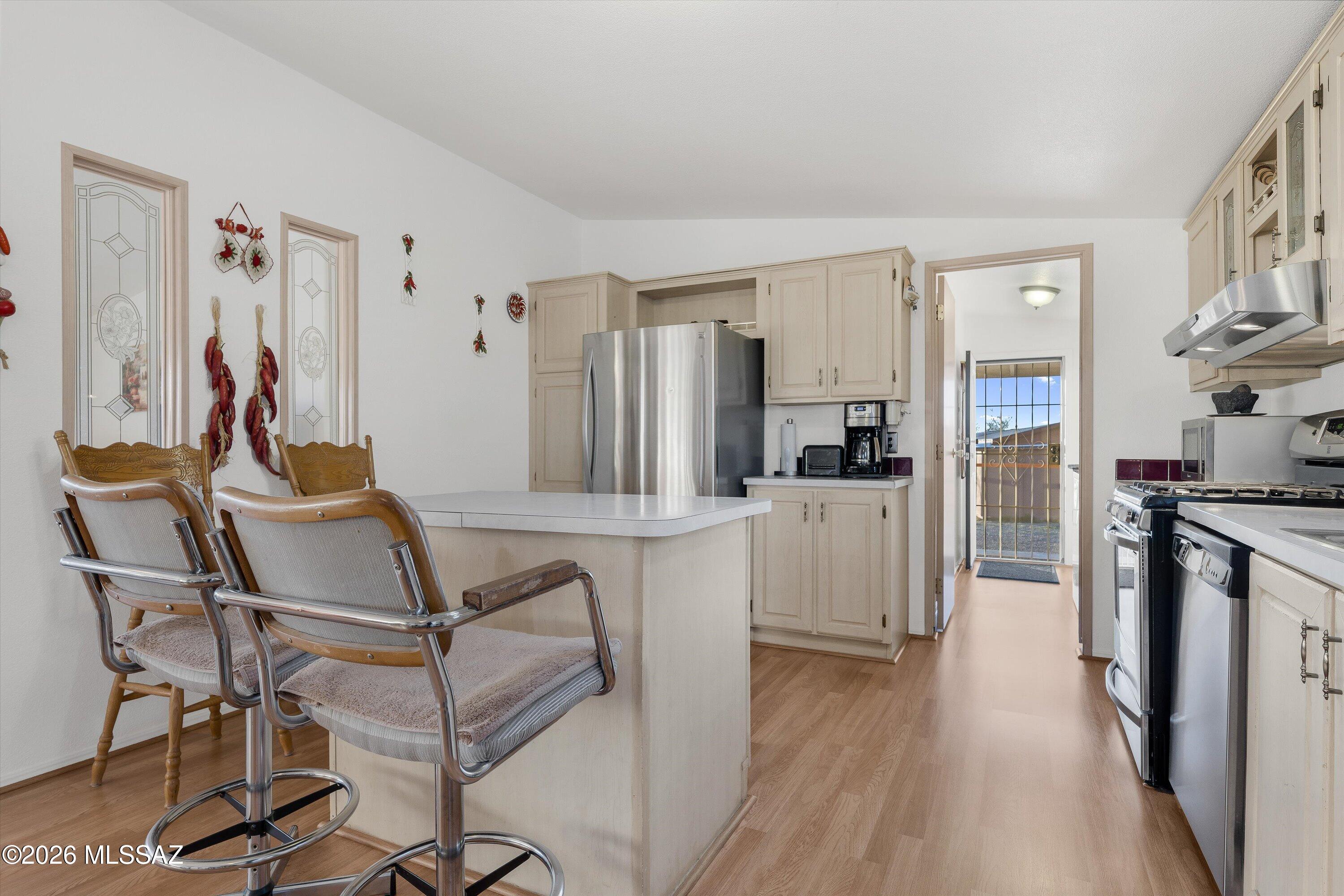 978 N White Oak Place