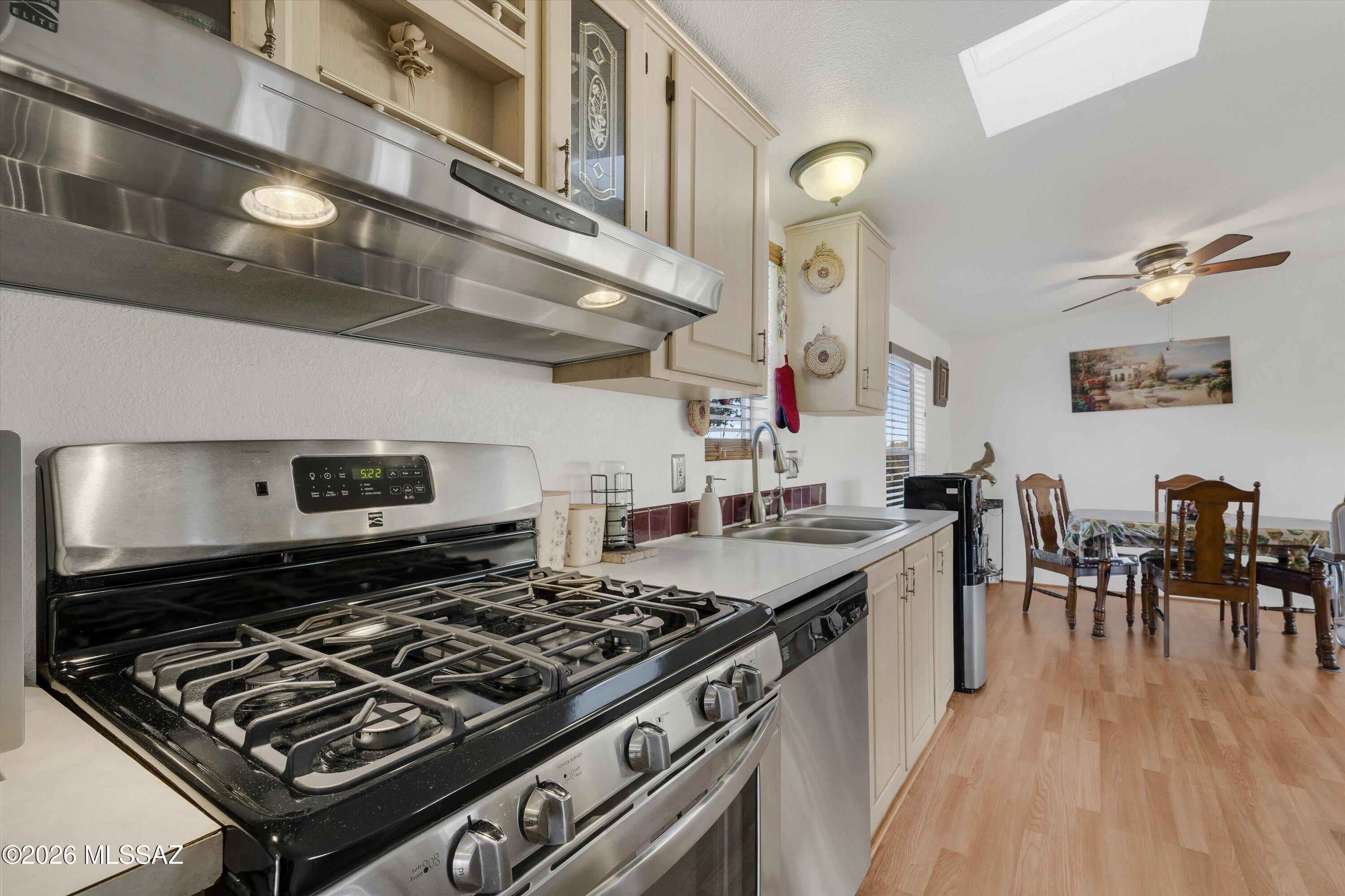 978 N White Oak Place