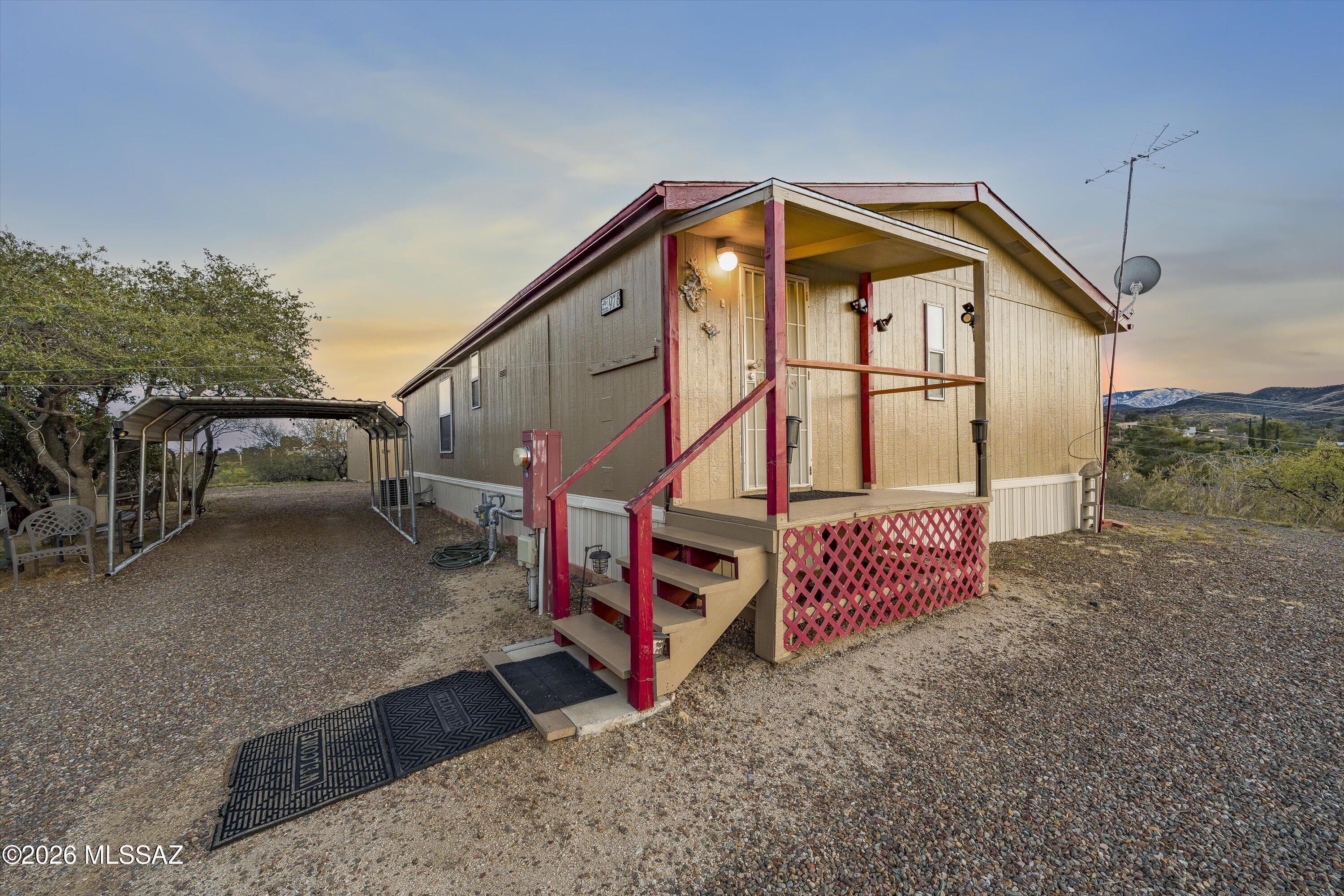 978 N White Oak Place