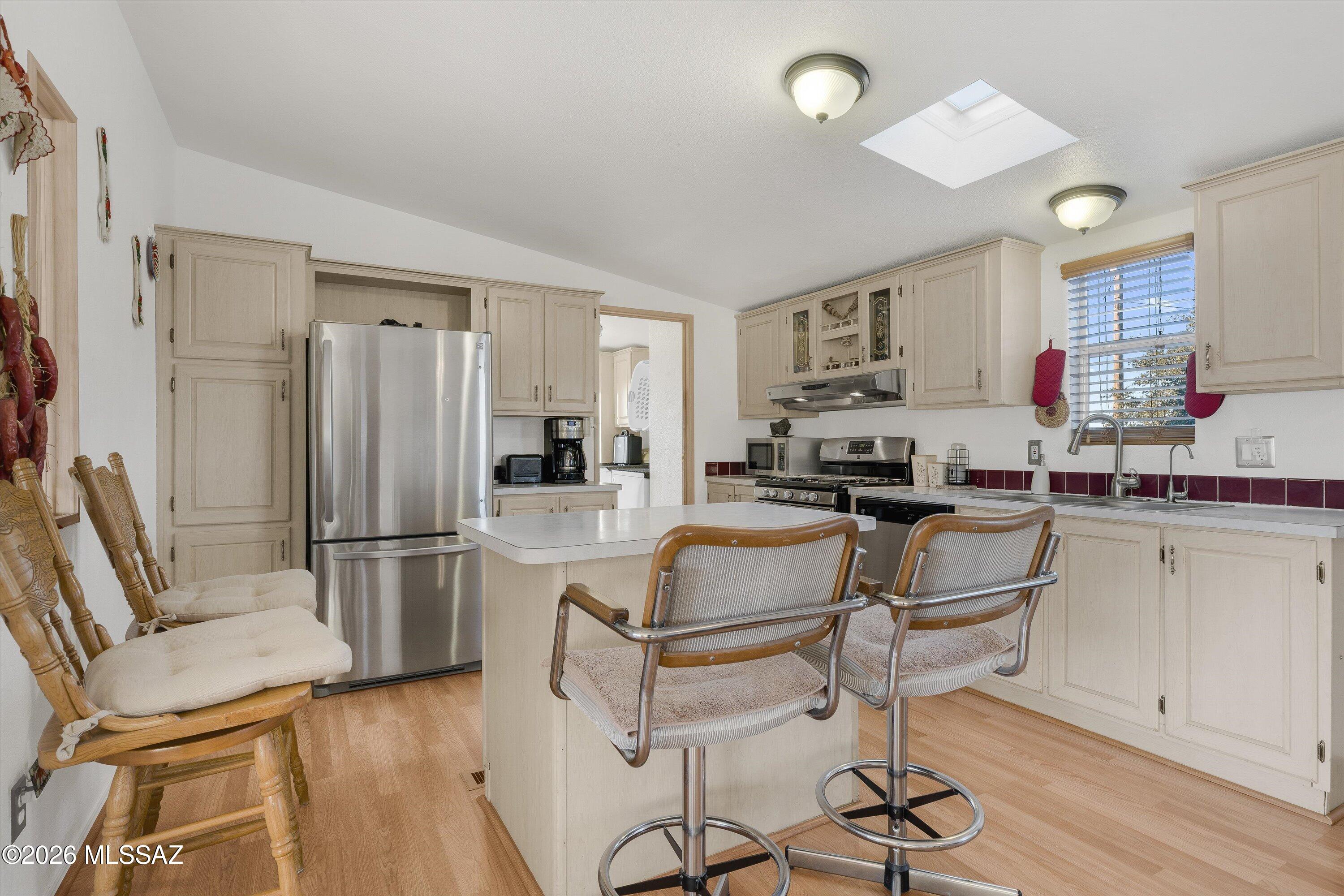 978 N White Oak Place