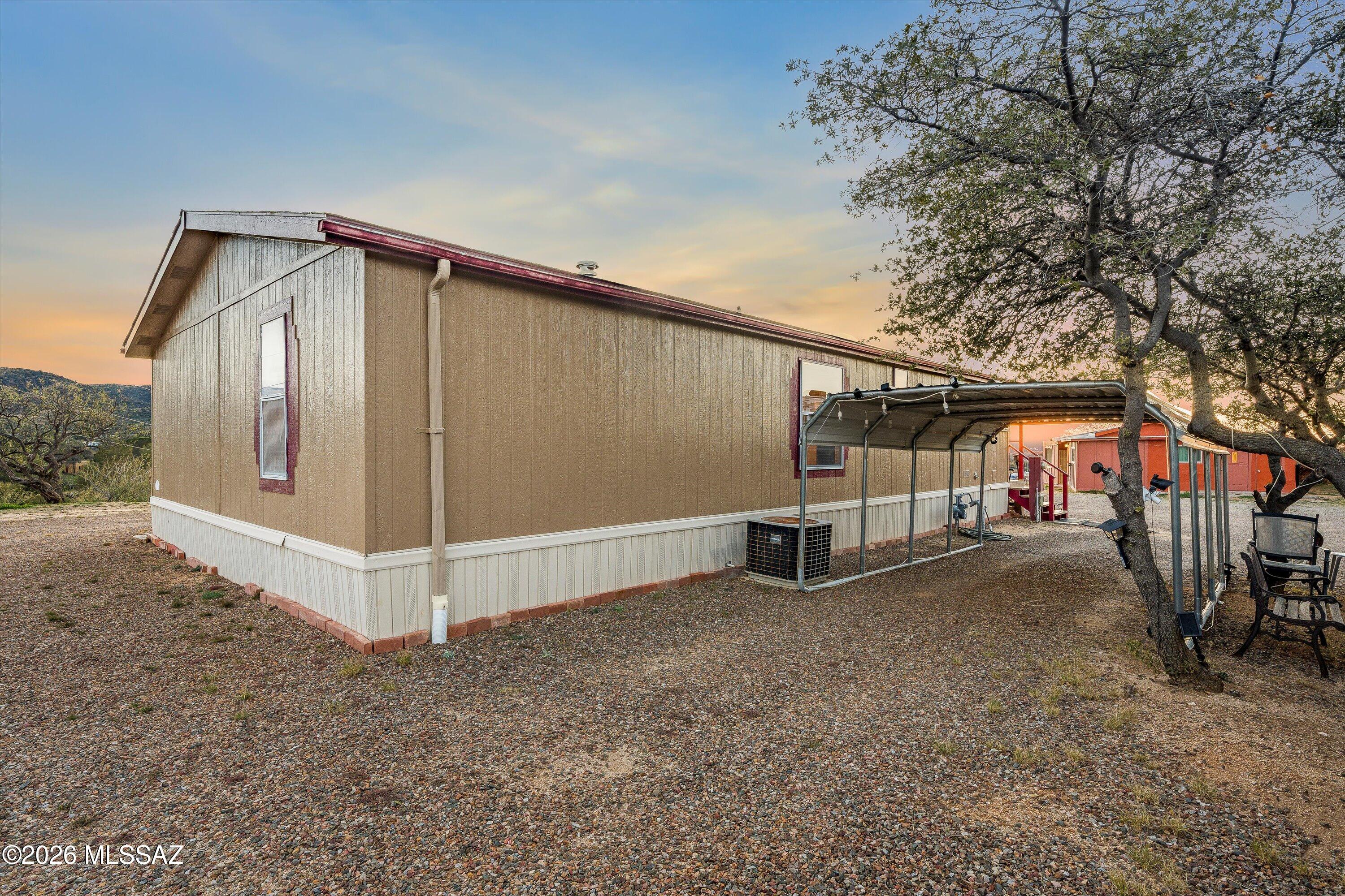 978 N White Oak Place