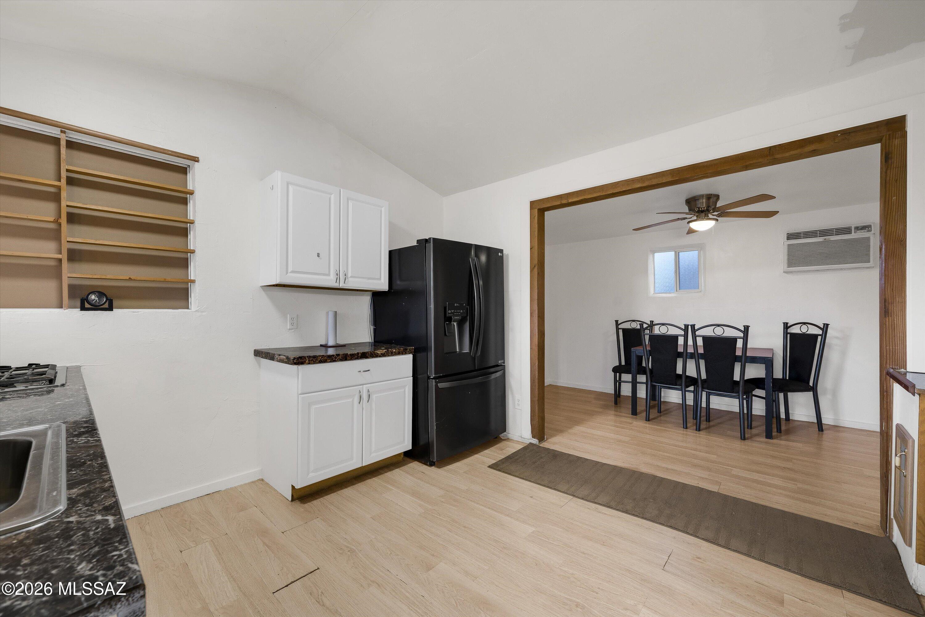 978 N White Oak Place