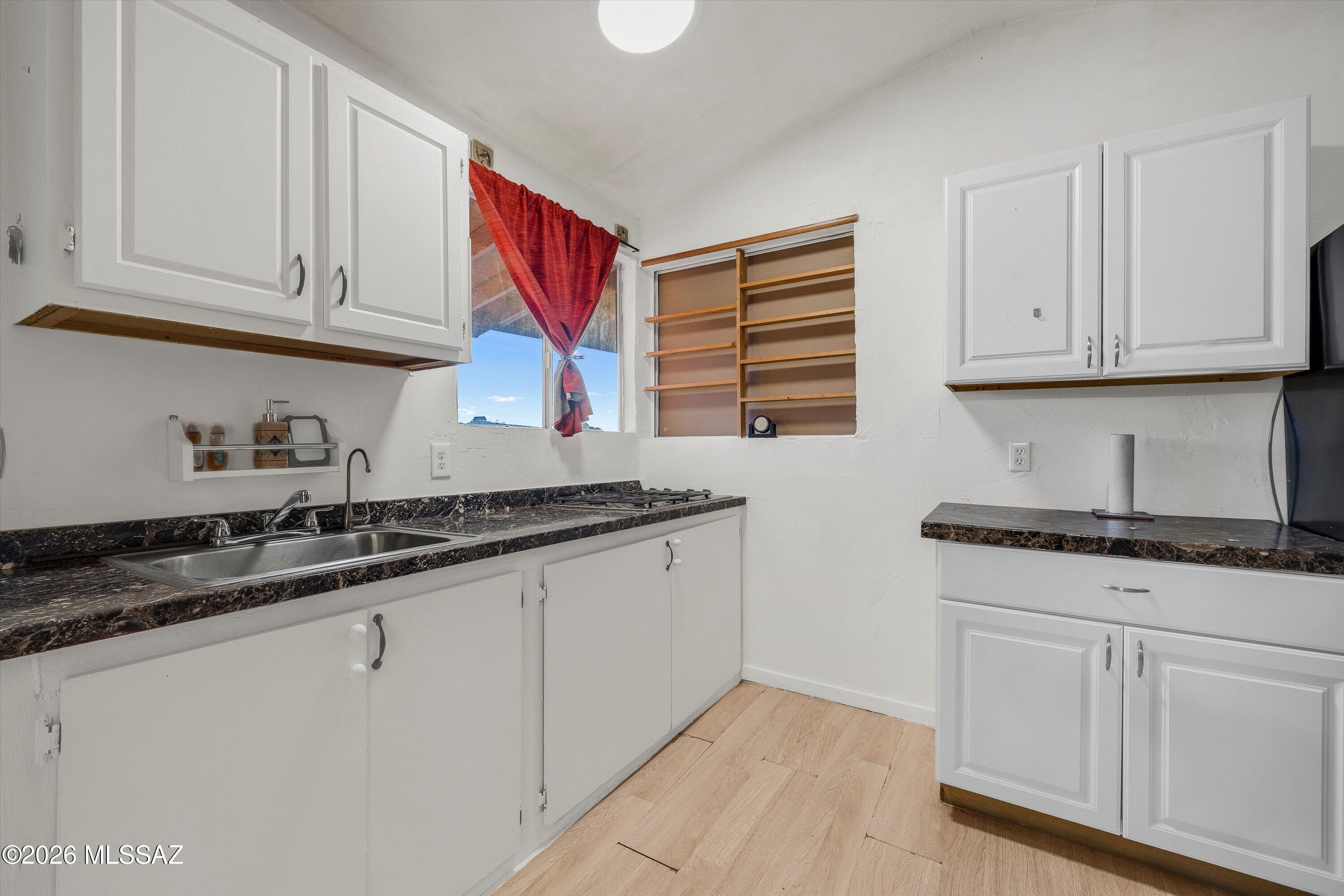 978 N White Oak Place