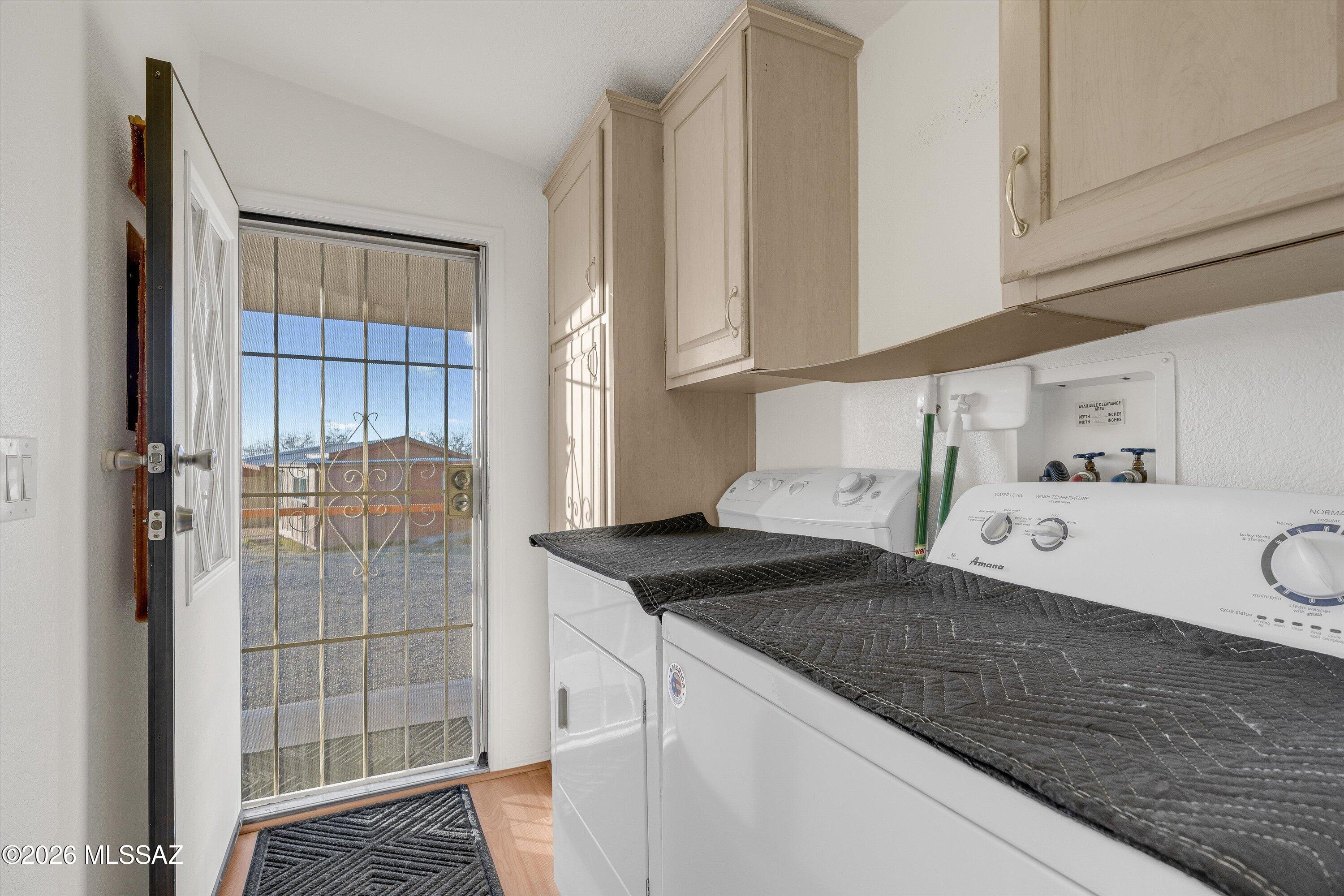 978 N White Oak Place