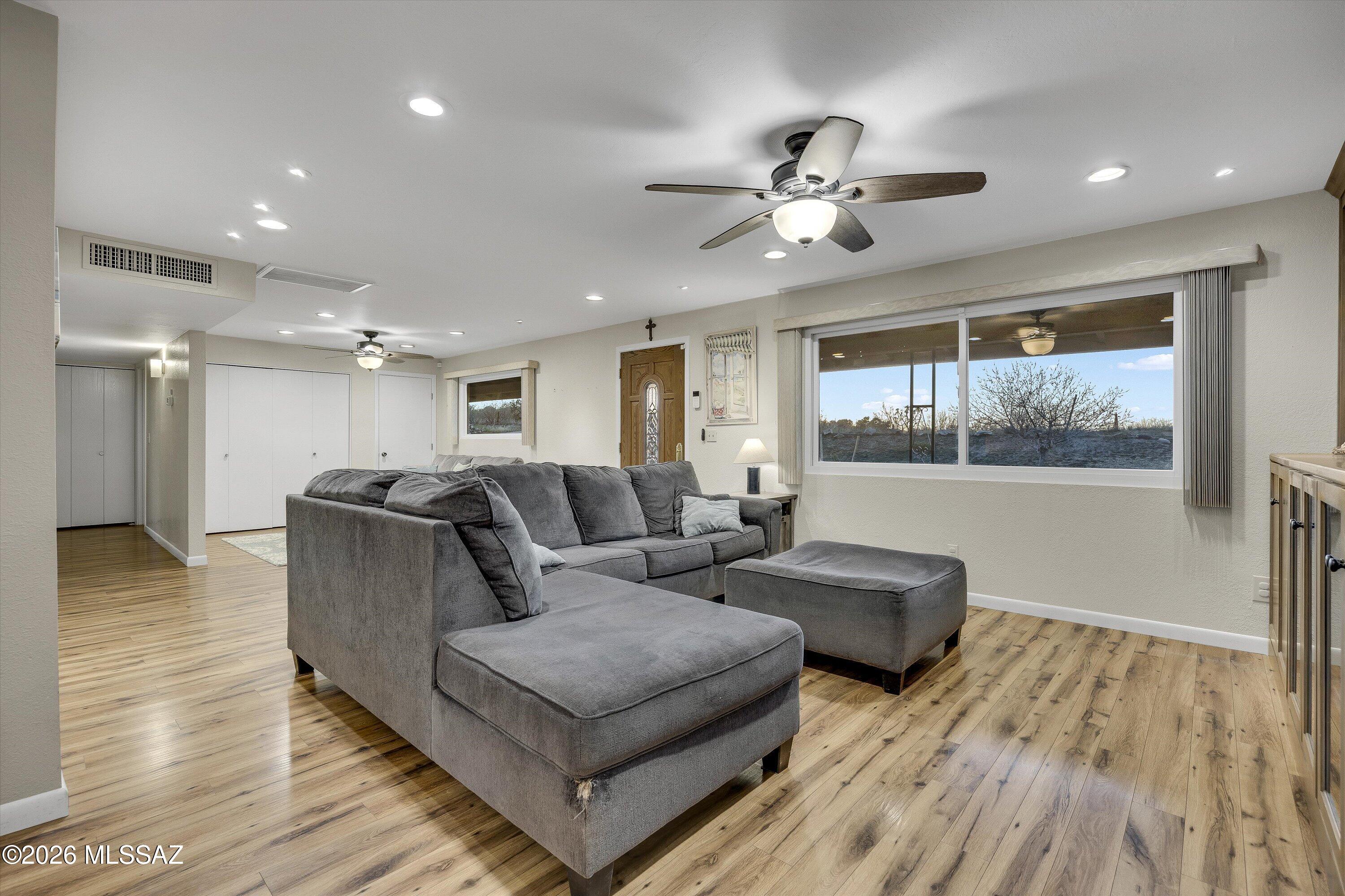 975 N Evergreen Drive