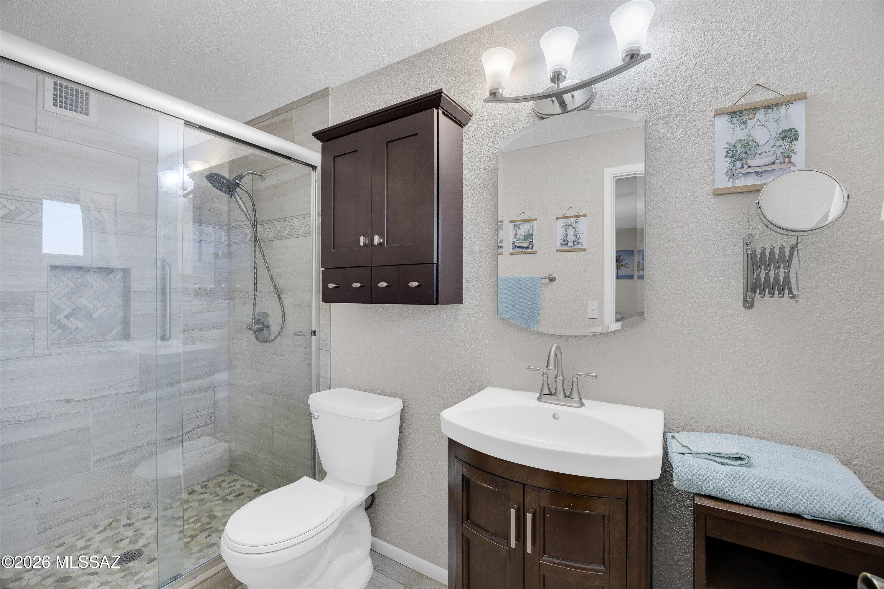 975 N Evergreen Drive