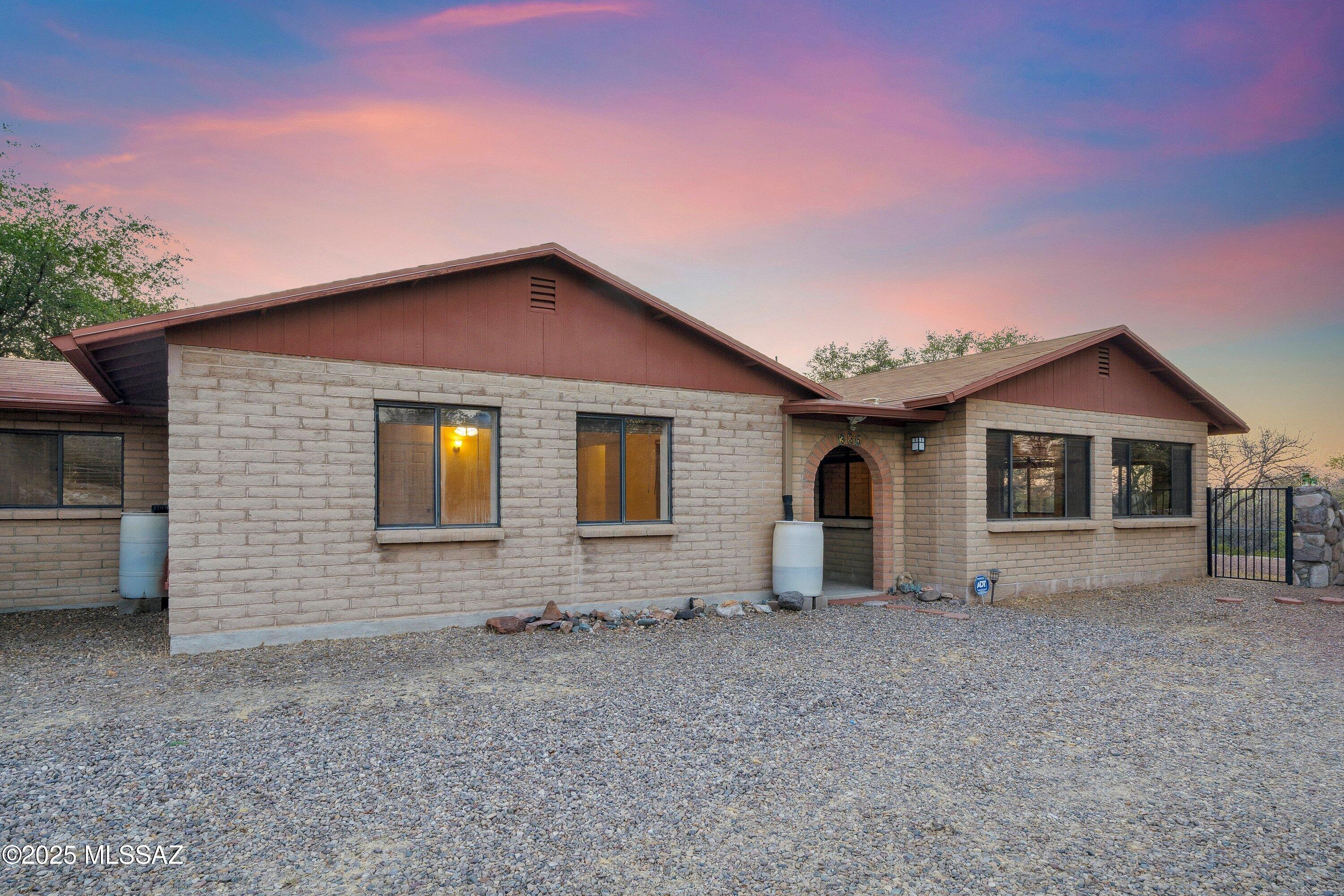 335 W Oak Hills Drive